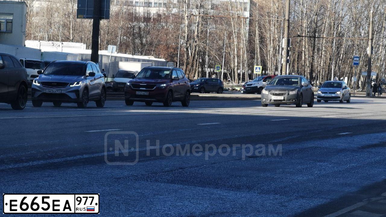 Фото автомобиля VOLVO C30, 2007 — госномер Е665ЕА977. Цвет: КРАСНЫЙ
