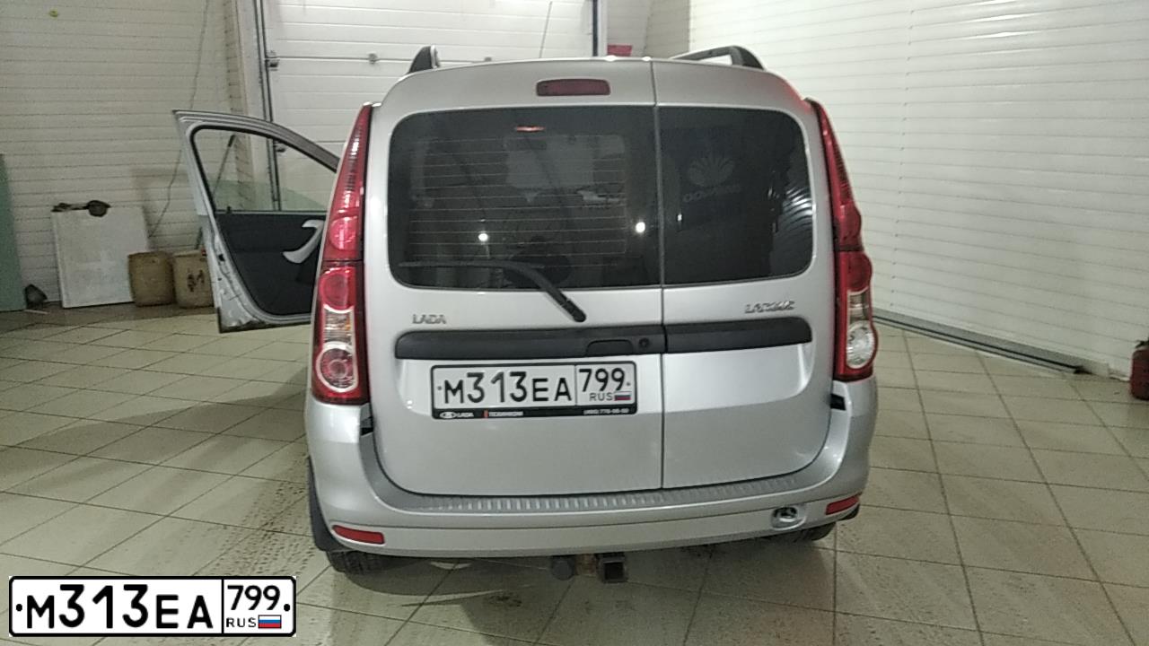 Фото автомобиля LADA LARGUS, 2017 — госномер О570ВА550. Цвет: Серебристый