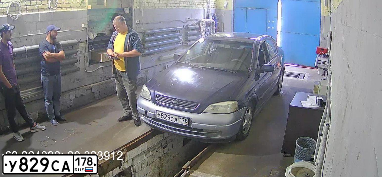 Фото автомобиля OPEL ASTRA, 2000 — госномер К435КХ147. Цвет: СИНИЙ