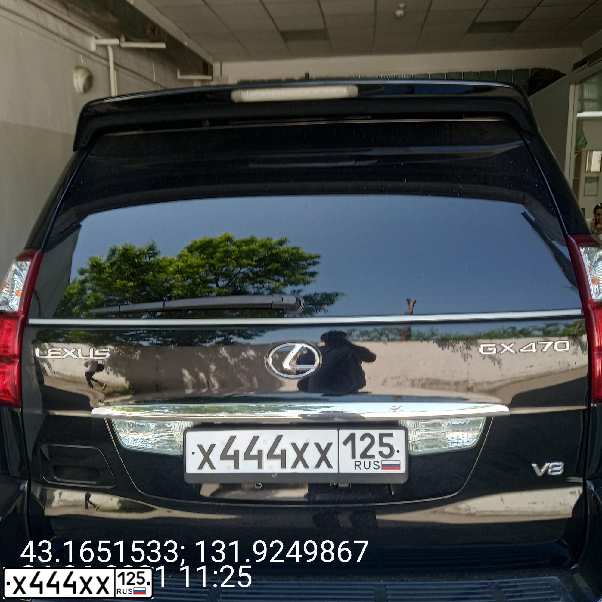 Фото автомобиля LEXUS GX, 2009 — госномер М242ММ25. Цвет: ЧЕРНЫЙ