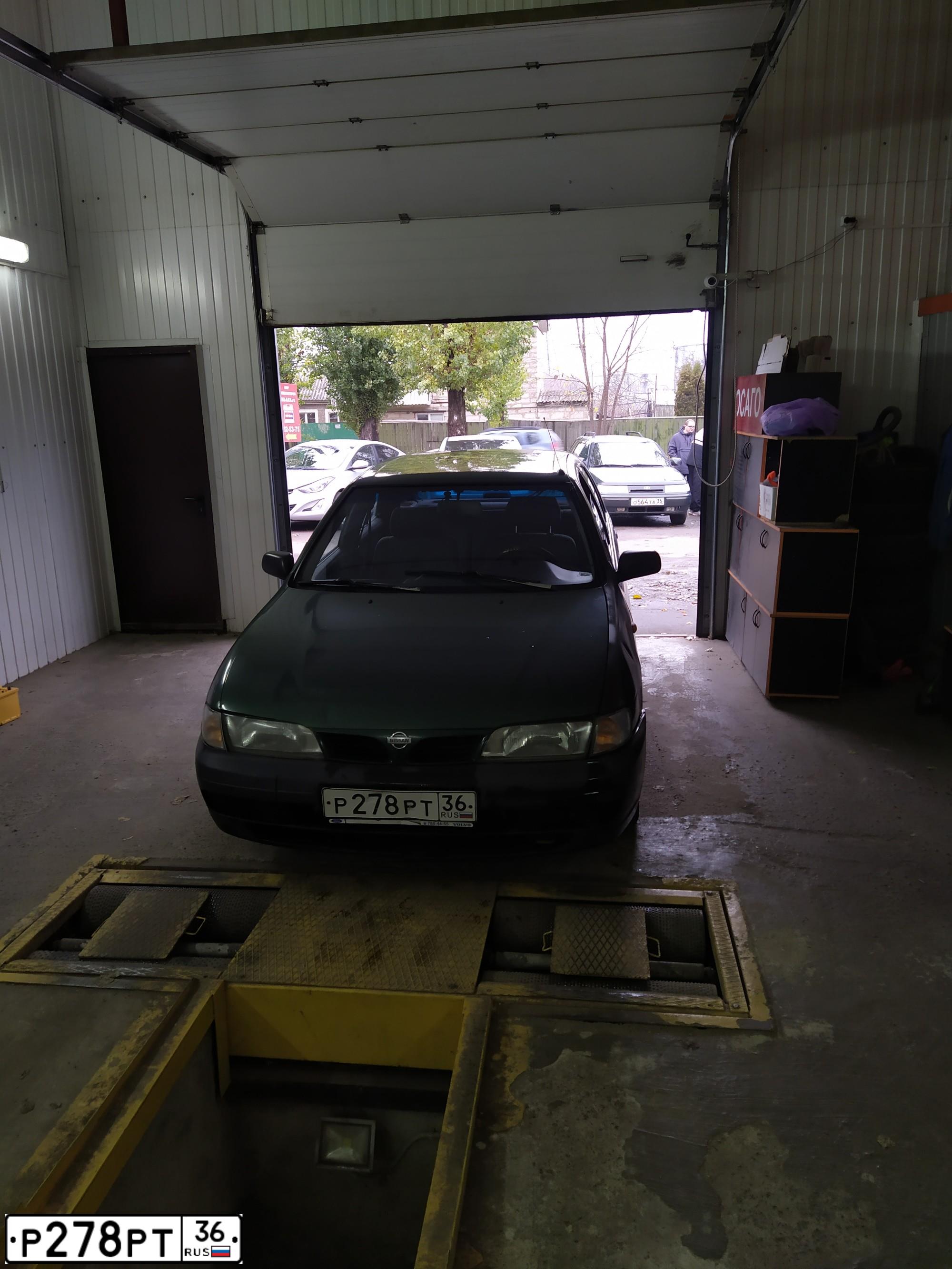 Фото автомобиля NISSAN ALMERA, 1995 — госномер Р278РТ36. Цвет: ЗЕЛЕНЫЙ