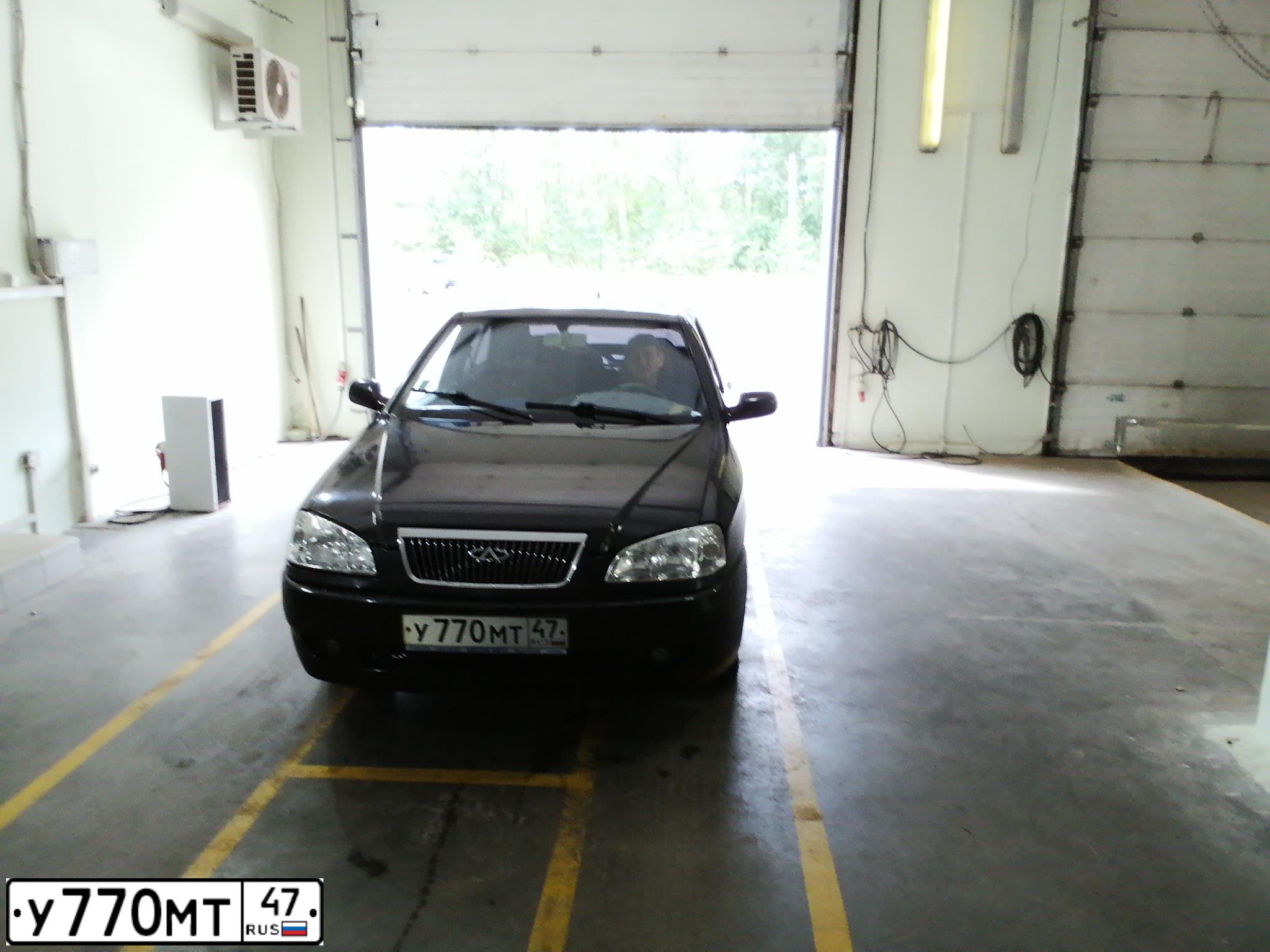 Фото автомобиля CHERY AMULET FLAGCLOUD, 2007 — госномер У770МТ47. Цвет: ЧЕРНЫЙ
