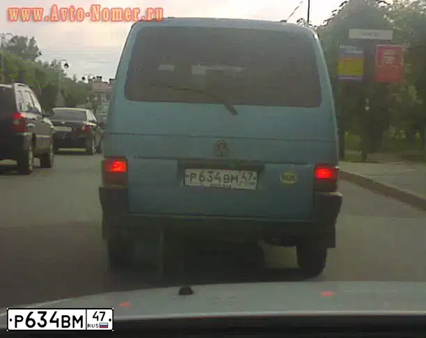 Фото автомобиля VOLKSWAGEN CARAVELLE, 1992 — госномер Р634ВМ47. Цвет: ЗЕЛЕНЫЙ