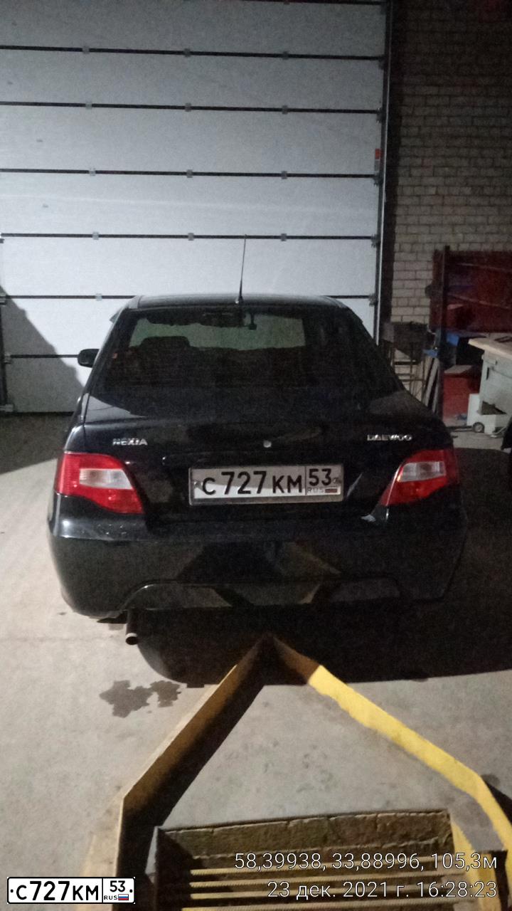 Фото автомобиля DAEWOO NEXIA, 2009 — госномер С727КМ53. Цвет: ЧЕРНЫЙ