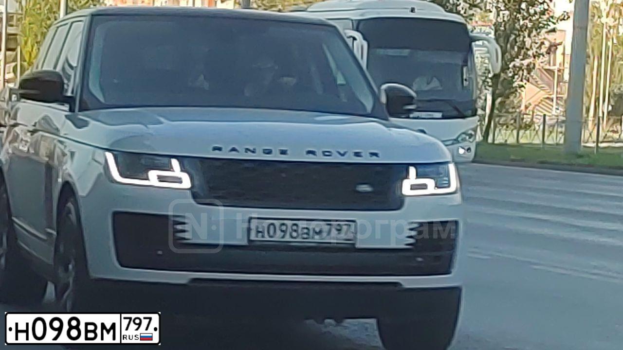 Фото автомобиля LANDROVER RANGE ROVER, 2019 — госномер У960КУ716. Цвет: Белый