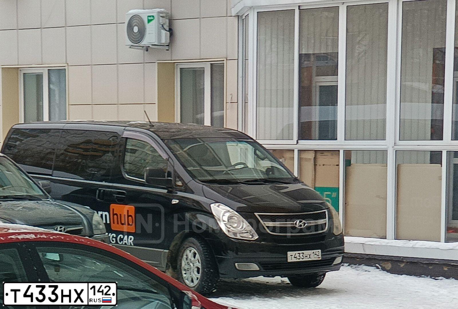 Фото автомобиля HYUNDAI H 1/H 100/STAREX, 2011 — госномер Т433НХ142. Цвет: ЧЕРНЫЙ