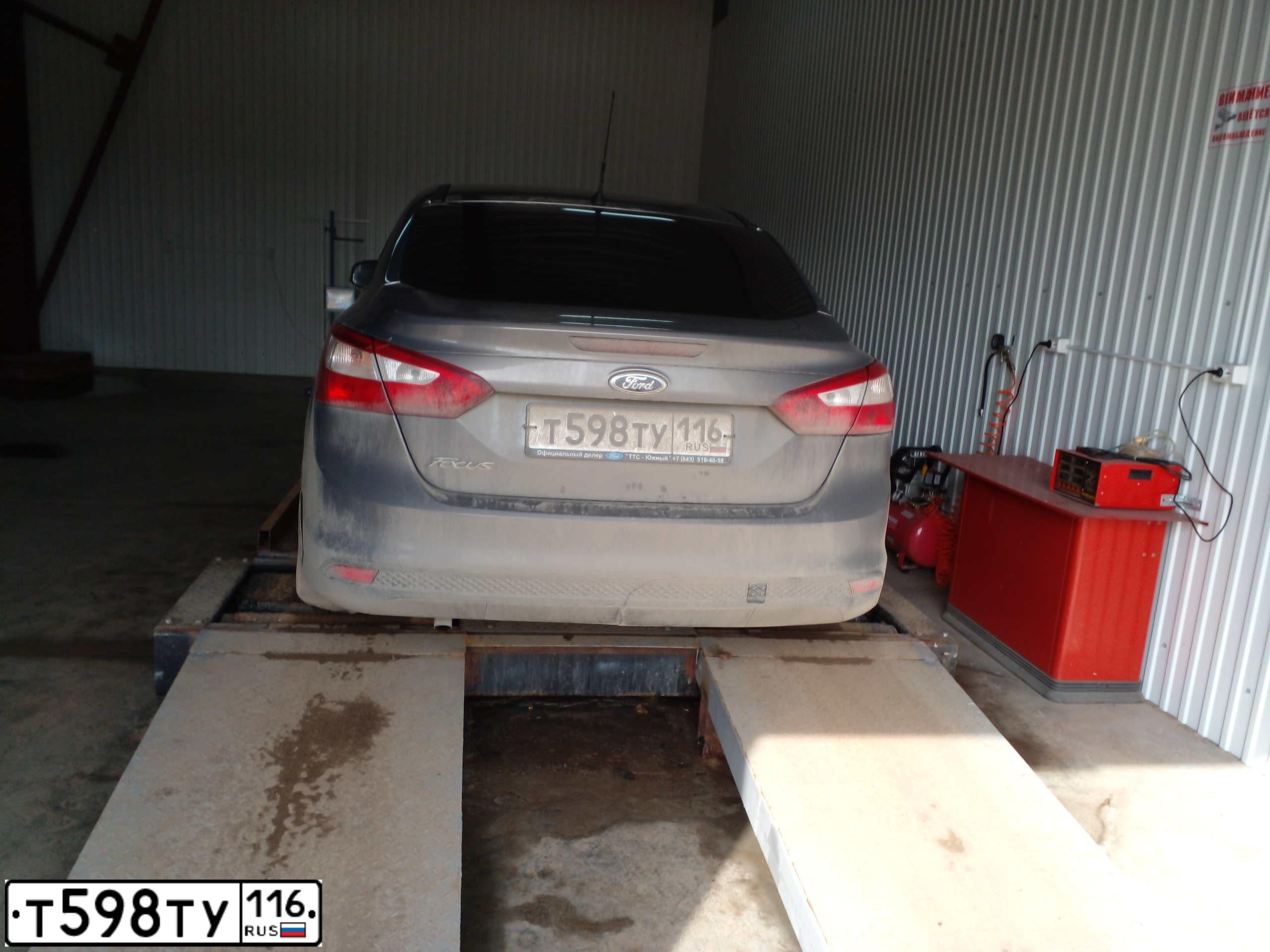 Фото автомобиля FORD FOCUS, 2013 — госномер Т598ТУ116. Цвет: СЕРО КОРИЧНЕВЫЙ