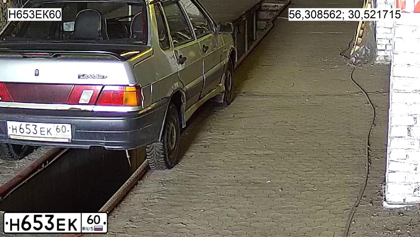 Фото автомобиля LADA 2115 SAMARA, 2006 — госномер Н653ЕК60. Цвет: БЕЛО-ЗЕЛЕНЫЙ