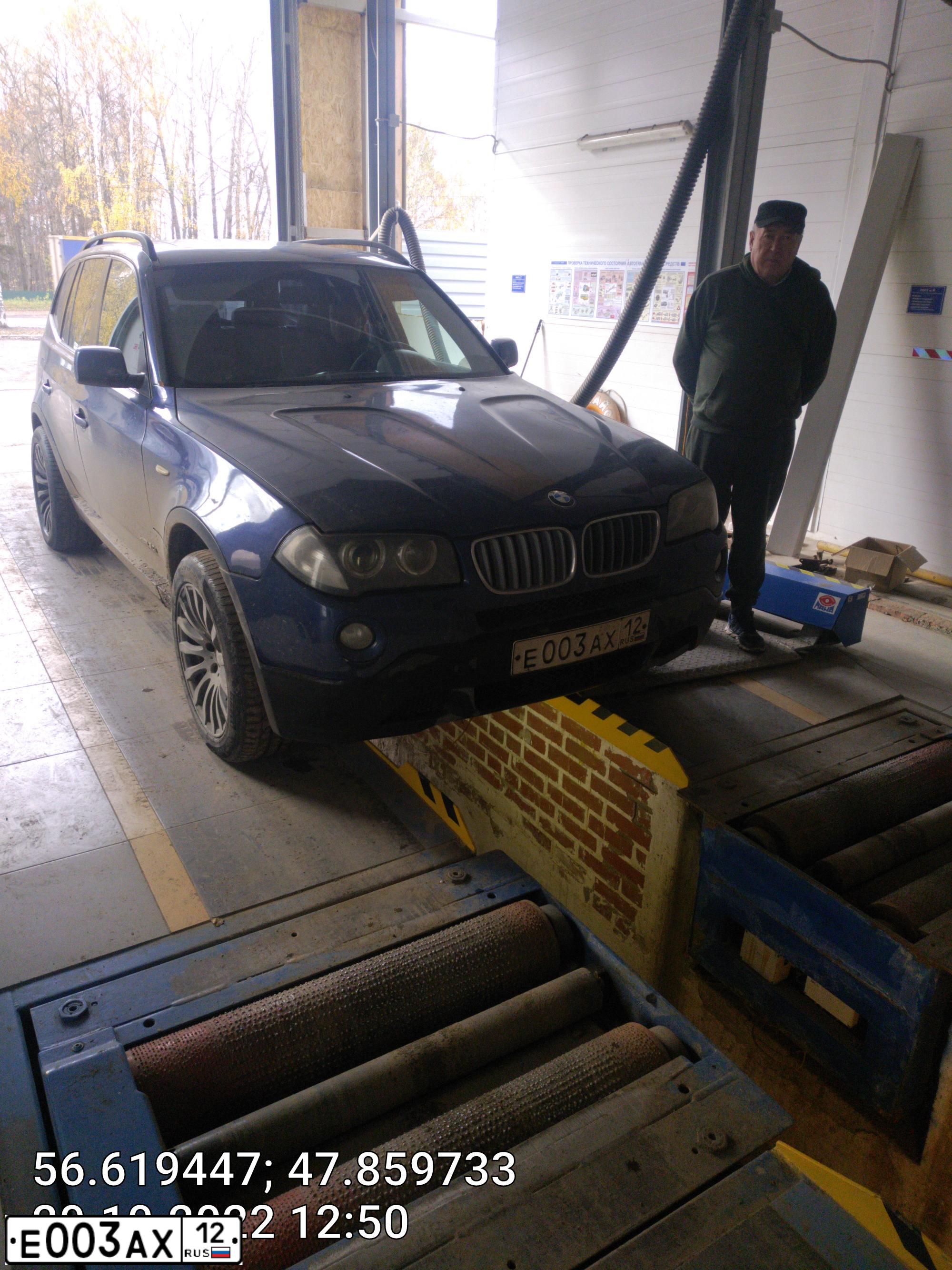 Фото автомобиля BMW X3, 2004 — госномер М333ЕУ78. Цвет: синий