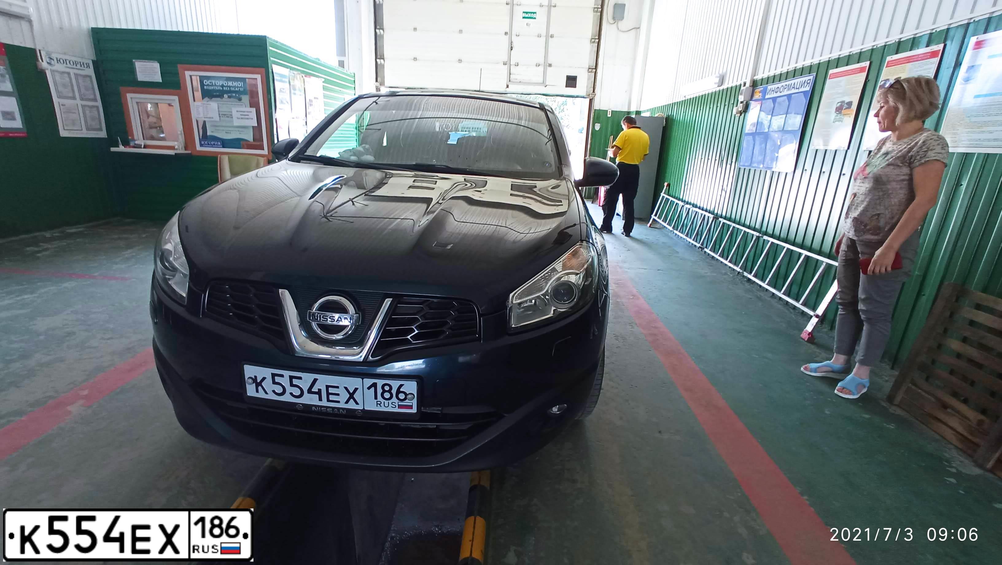 Фото автомобиля NISSAN QASHQAI, 2012 — госномер О367ЕВ702. Цвет: Темно-синий