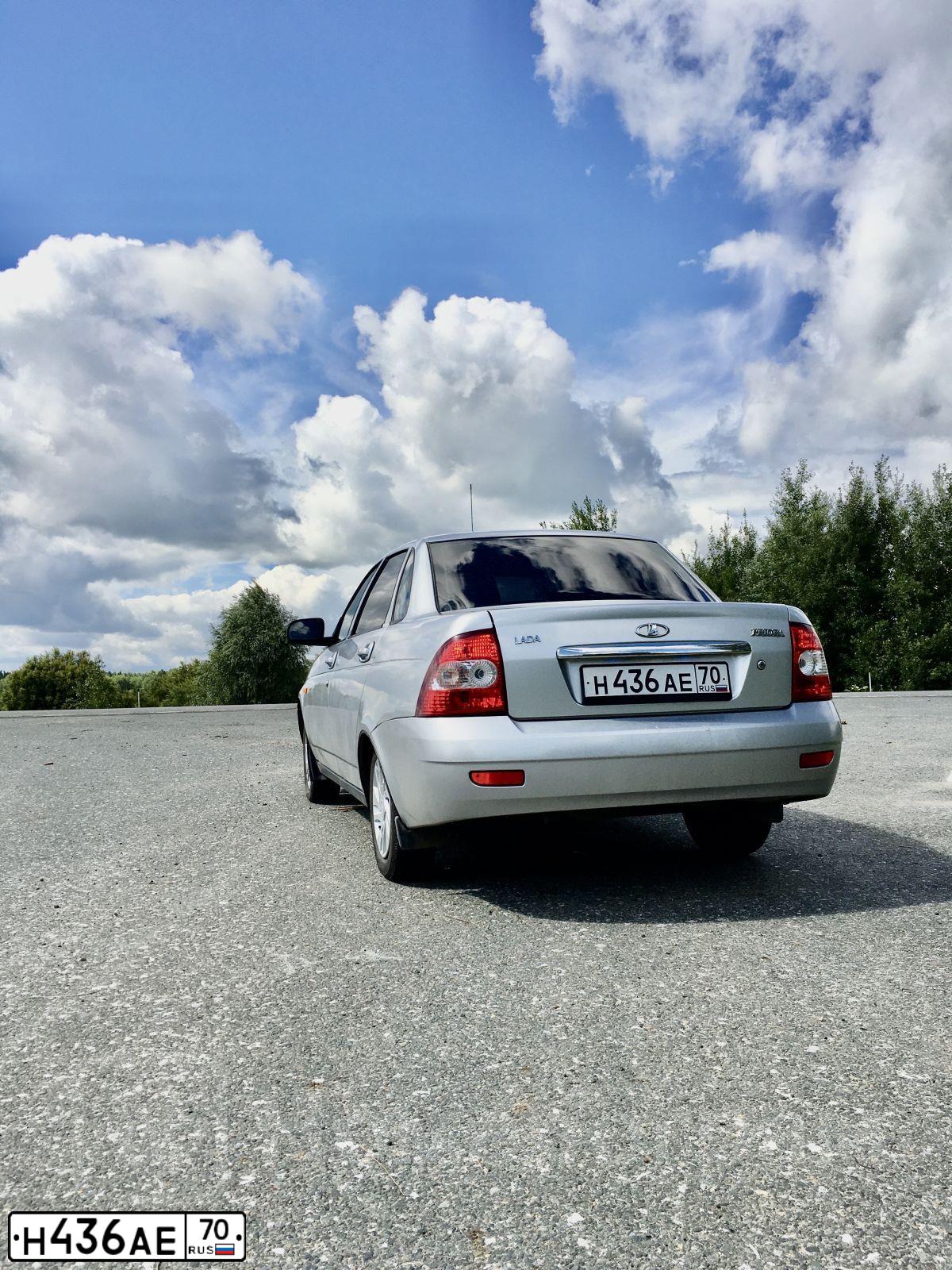 Фото автомобиля ЛАДА 217030 LADA PRIORA, 2012 — госномер Н436АЕ70. Цвет: Серебристый