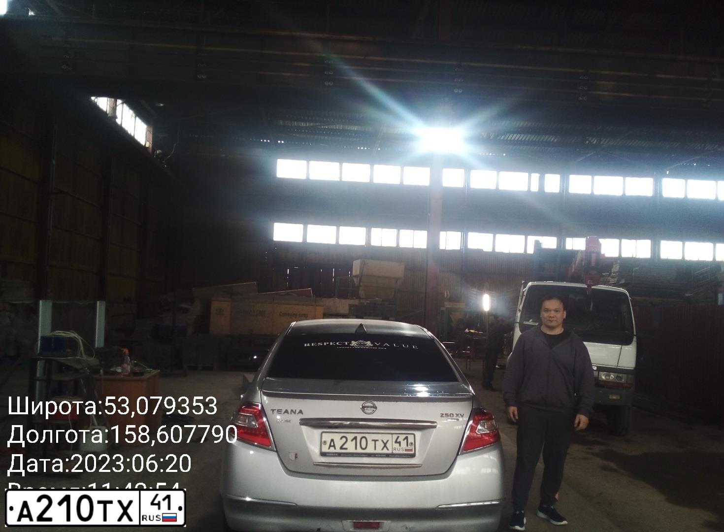 Фото автомобиля NISSAN TEANA, 2011 — госномер А210ТХ41. Цвет: Серебристый