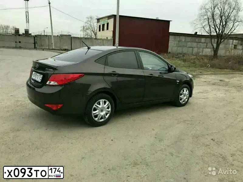 Фото автомобиля HYUNDAI SOLARIS, 2015 — госномер Х587ХТ72. Цвет: Коричневый