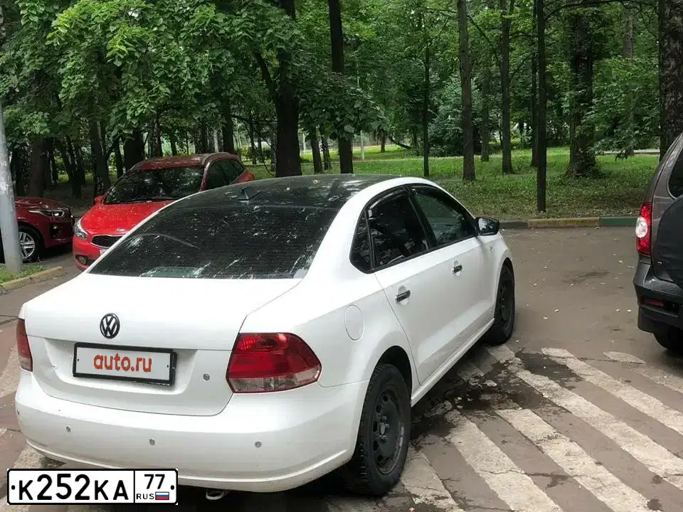 Фото автомобиля VOLKSWAGEN POLO, 2013 — госномер О409СТ05. Цвет: Белый