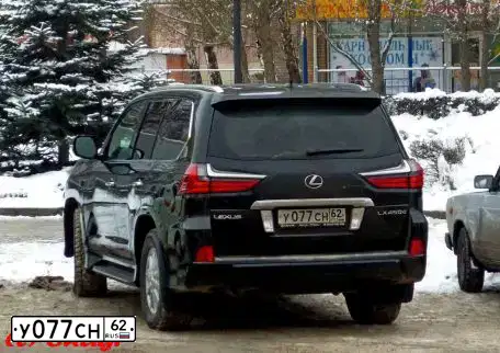 Фото автомобиля LEXUS LX, 2015 — госномер У077СН62. Цвет: БЕЛЫЙ