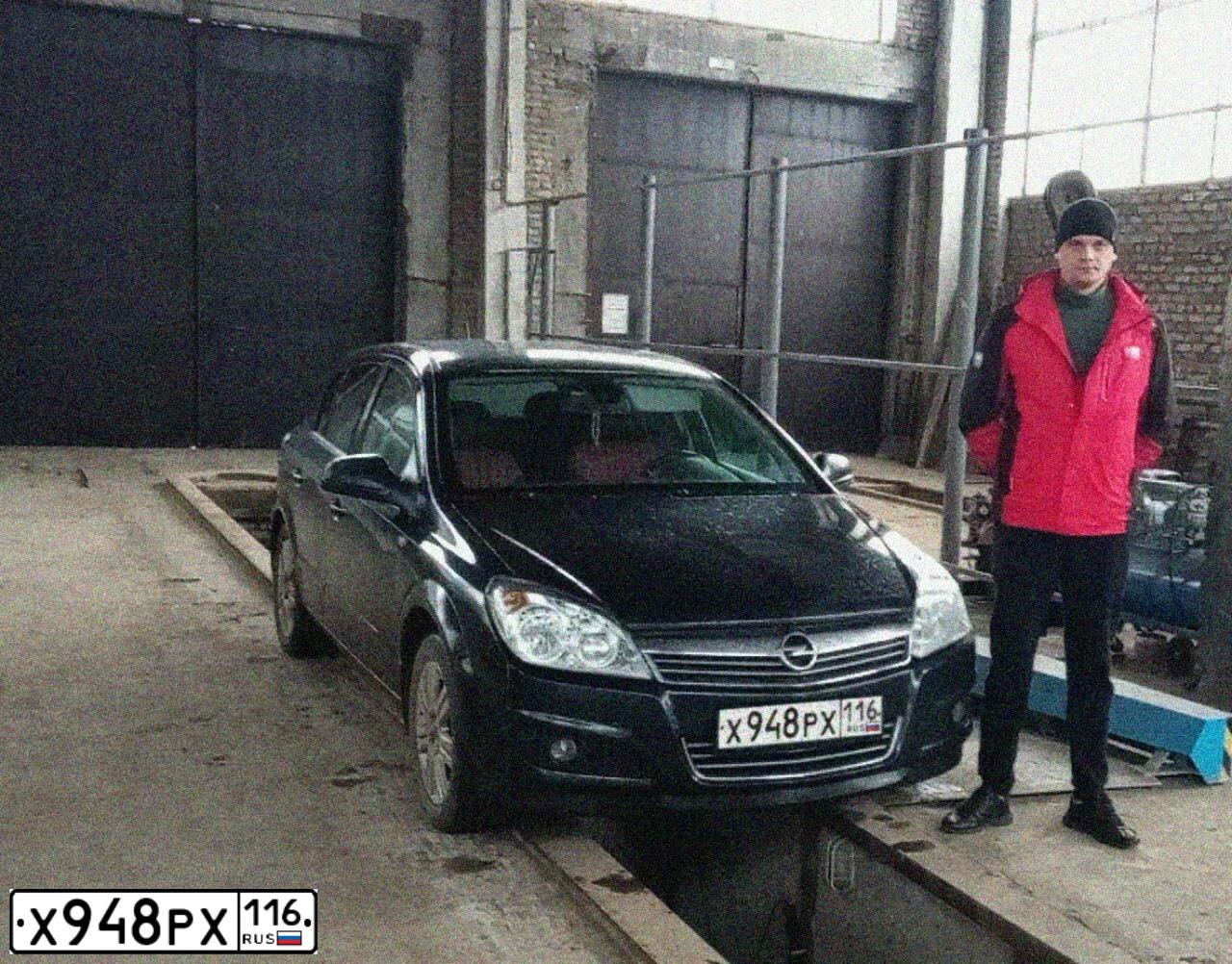 Фото автомобиля OPEL ASTRA, 2011 — госномер М714РР21. Цвет: ЧЕРНЫЙ