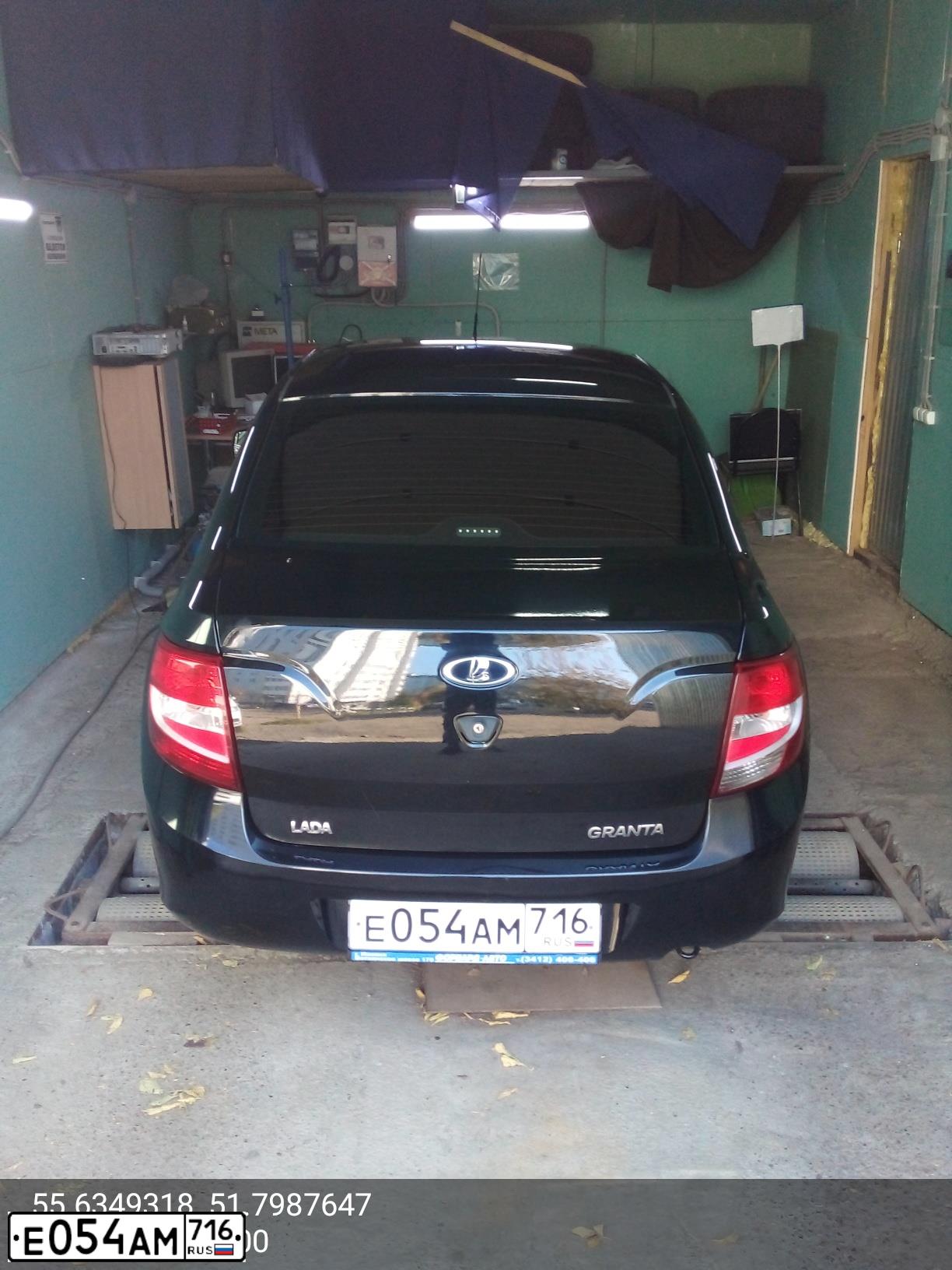 Фото автомобиля LADA 2190 GRANTA, 2013 — госномер Е054АМ716. Цвет: Сине-Черный