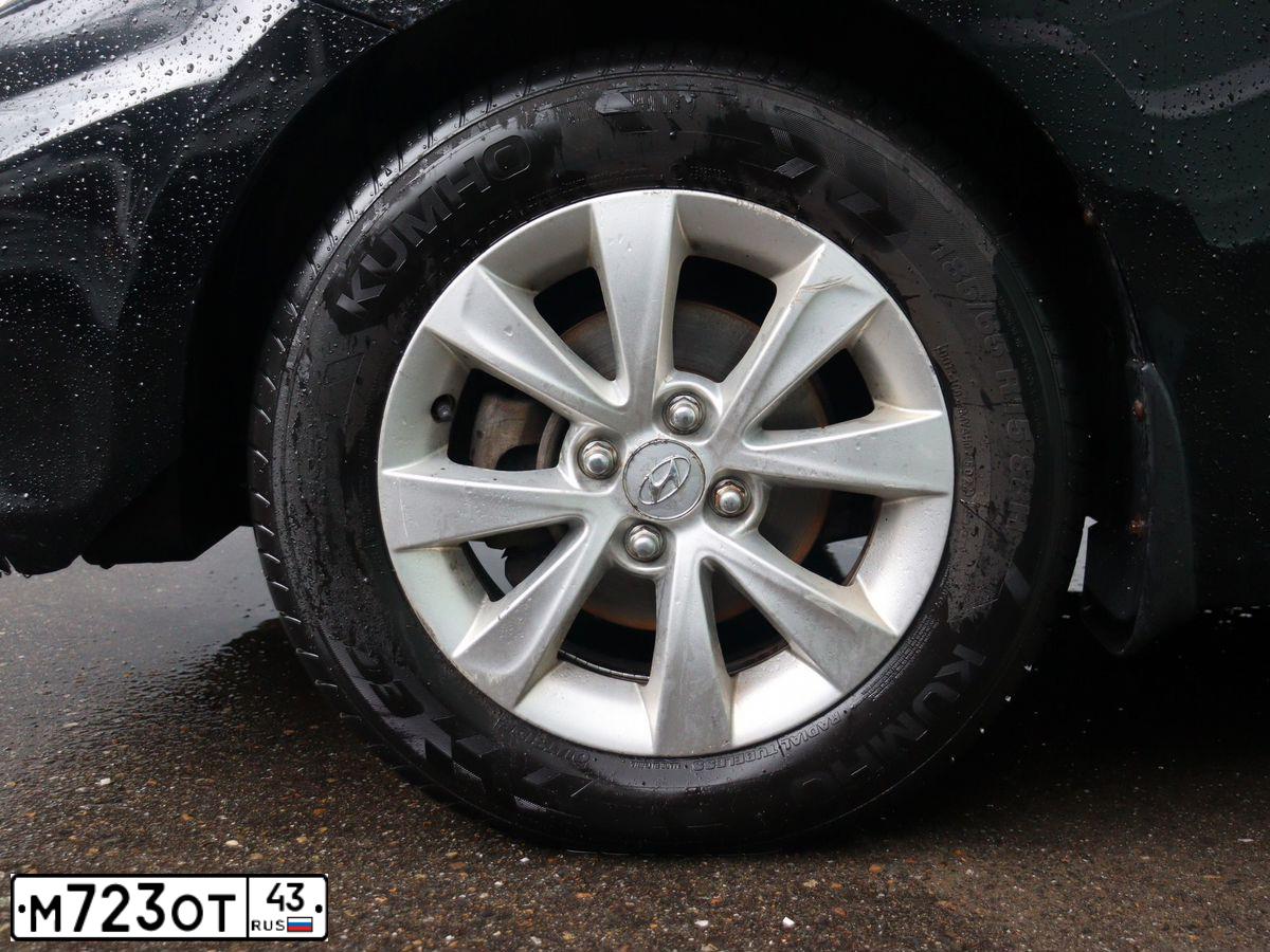 Фото автомобиля HYUNDAI SOLARIS, 2014 — госномер Х740АУ550. Цвет: ЧЕРНЫЙ