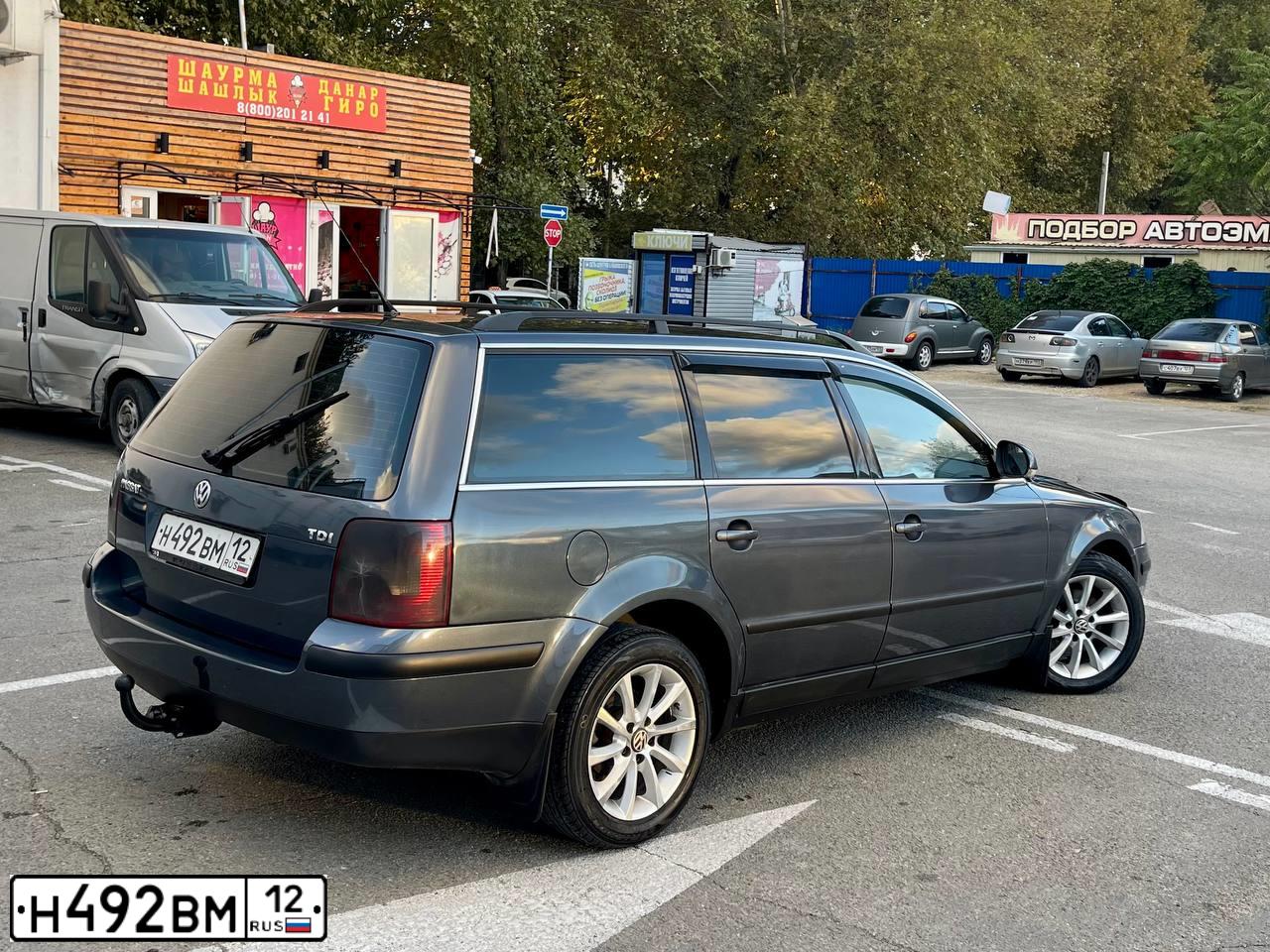 Фото автомобиля VOLKSWAGEN PASSAT, 2004 — госномер К832ЕЕ156. Цвет: синий