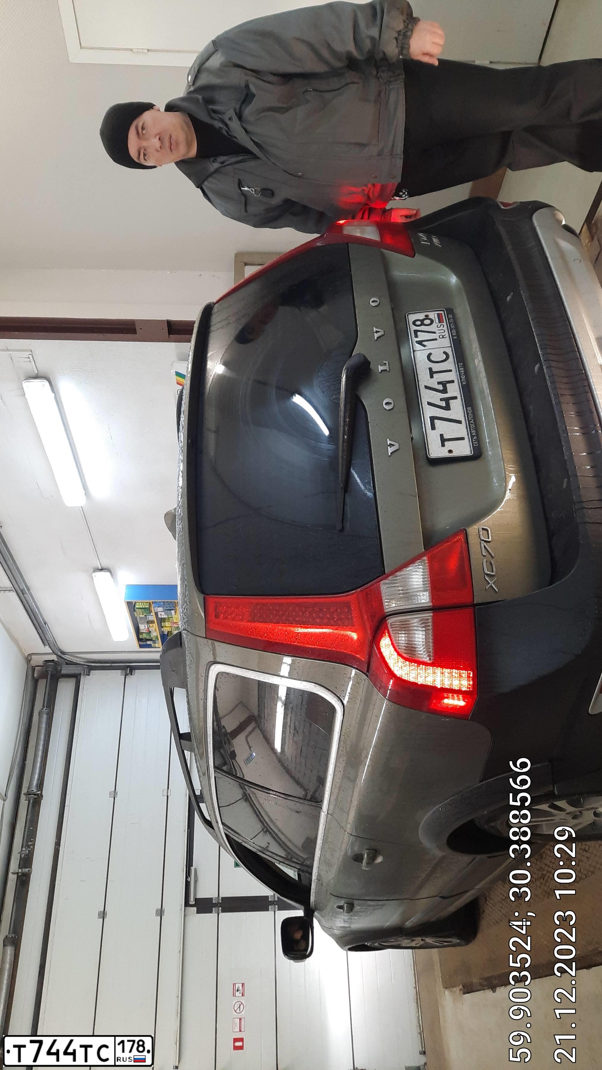 Фото автомобиля VOLVO XC70, 2012 — госномер Р905ЕС76. Цвет: ЗЕЛЕНЫЙ