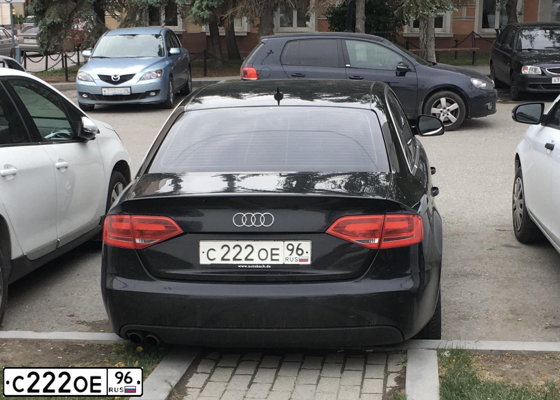 Фото автомобиля VOLKSWAGEN TOUAREG, 2009 — госномер С222ОЕ96. Цвет: ЧЕРНЫЙ