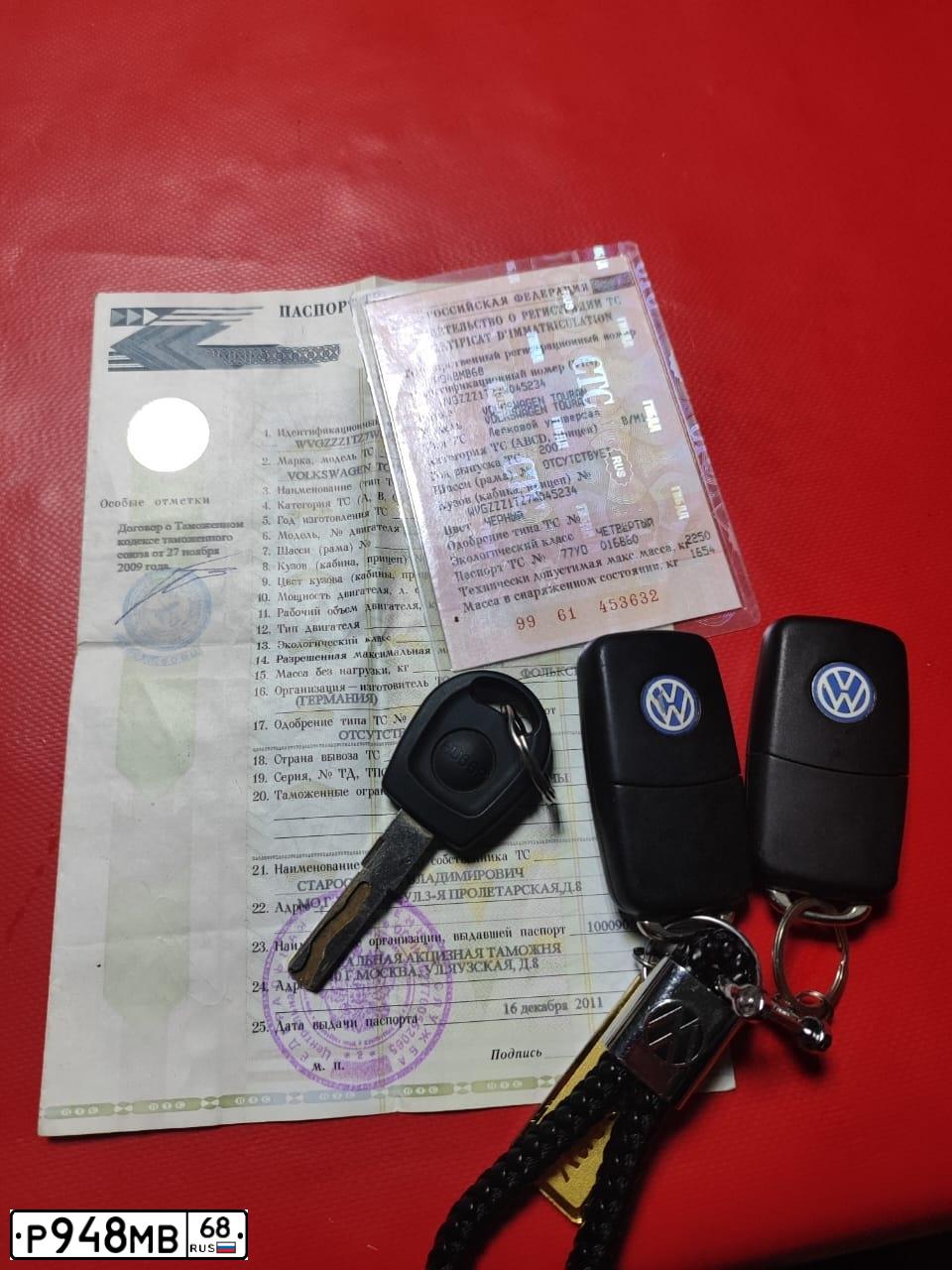 Фото автомобиля VOLKSWAGEN TOURAN, 2007 — госномер Р223ВХ82. Цвет: ЧЕРНЫЙ