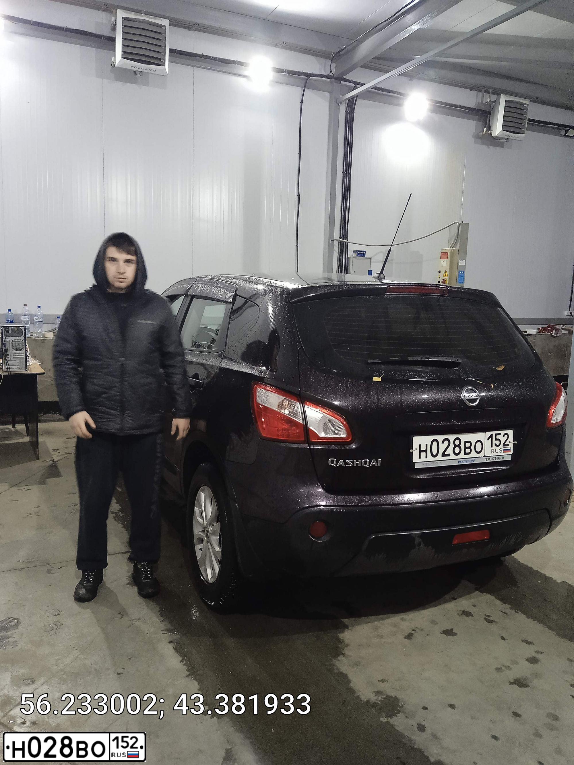 Фото автомобиля NISSAN QASHQAI, 2013 — госномер А445ЕО252. Цвет: ФИОЛЕТОВЫЙ