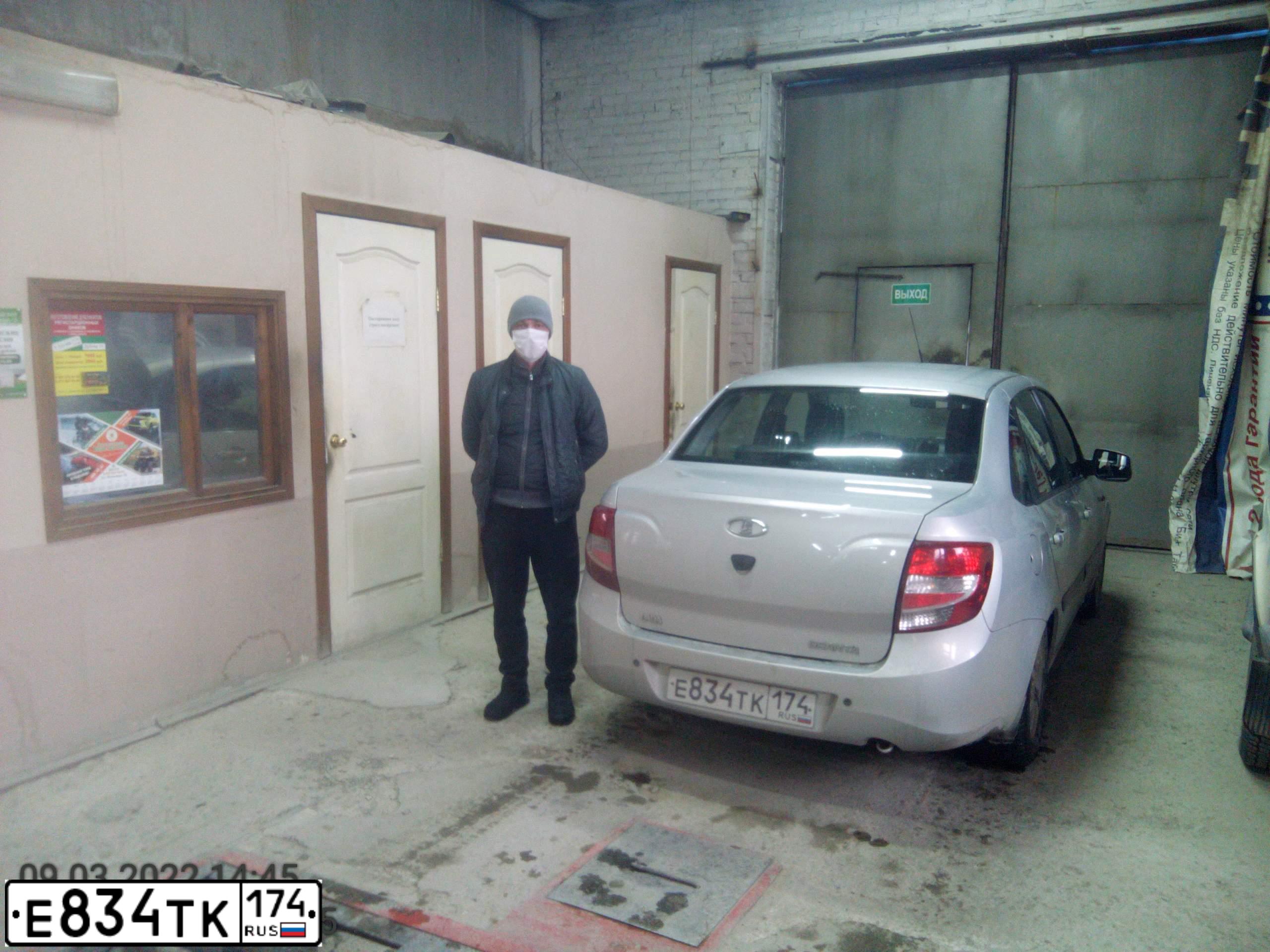 Фото автомобиля LADA 2190 GRANTA, 2014 — госномер Е834ТК174. Цвет: Серебристый