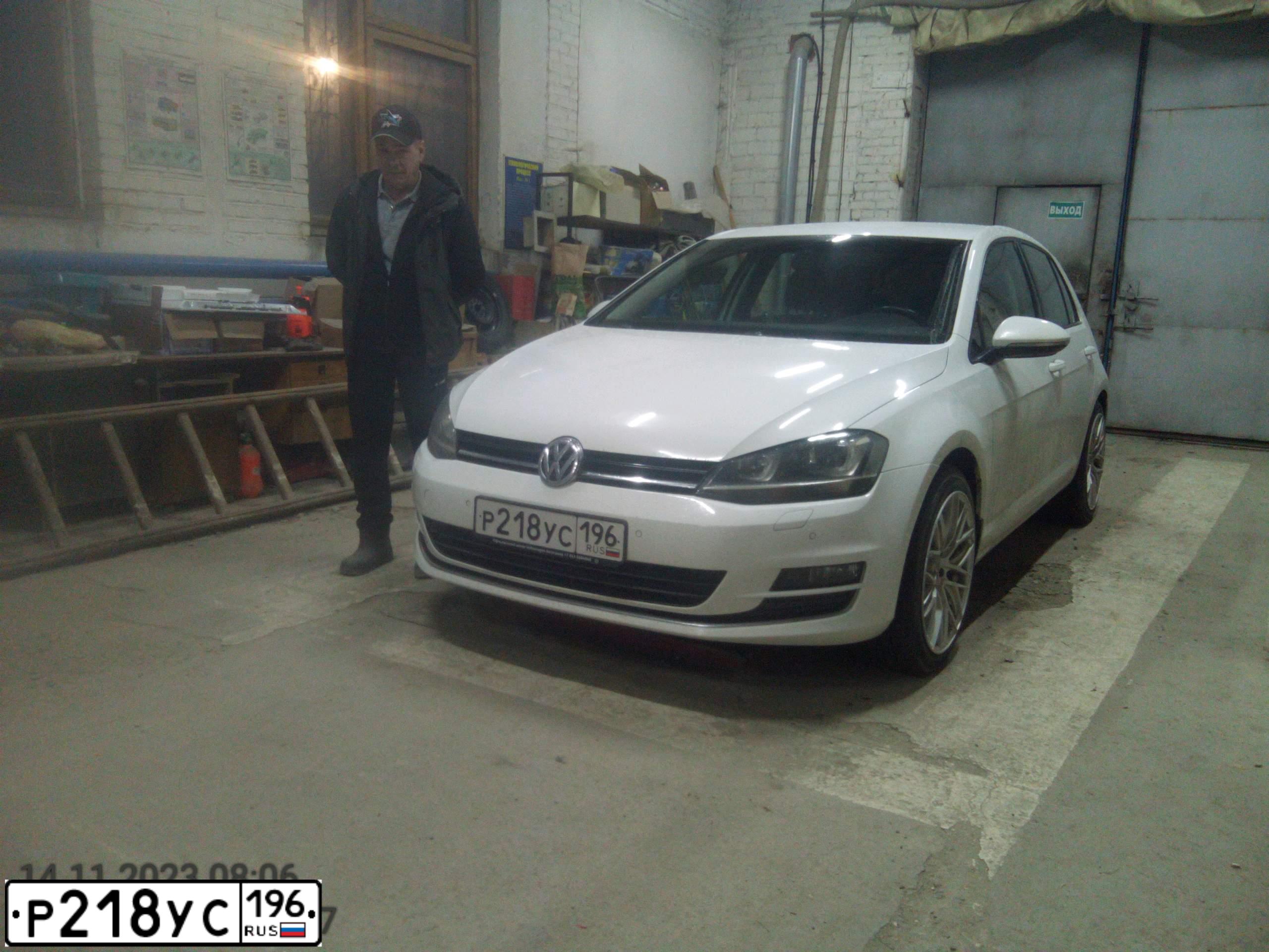 Фото автомобиля VOLKSWAGEN GOLF, 2013 — госномер А333НН196. Цвет: Белый