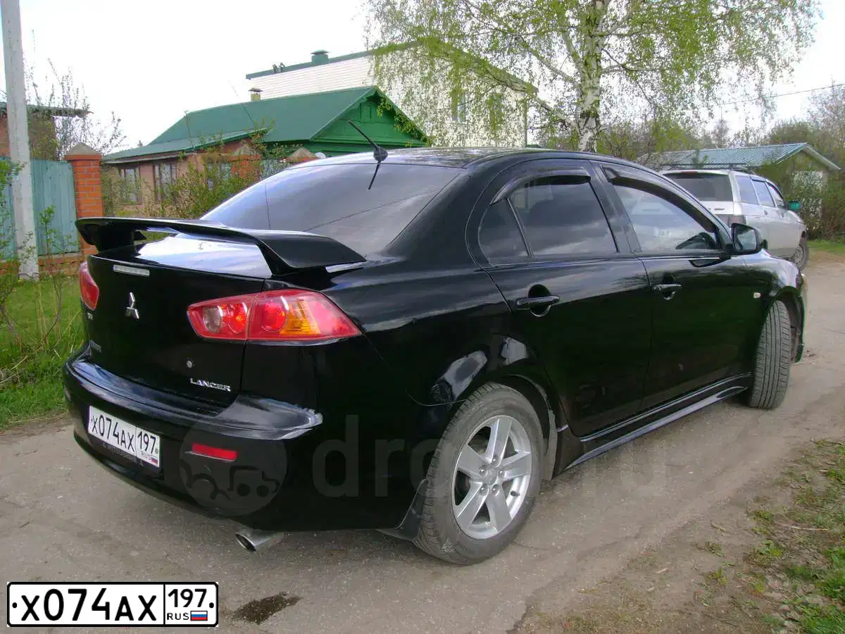 Фото автомобиля MITSUBISHI LANCER, 2008 — госномер Н110ЕУ82. Цвет: ЧЕРНЫЙ