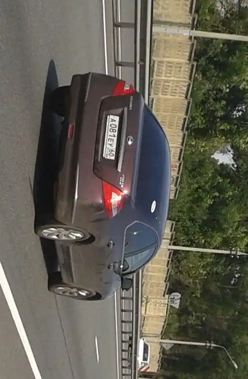 Фото автомобиля NISSAN TEANA, 2011 — госномер О323НМ124. Цвет: БОРДОВЫЙ