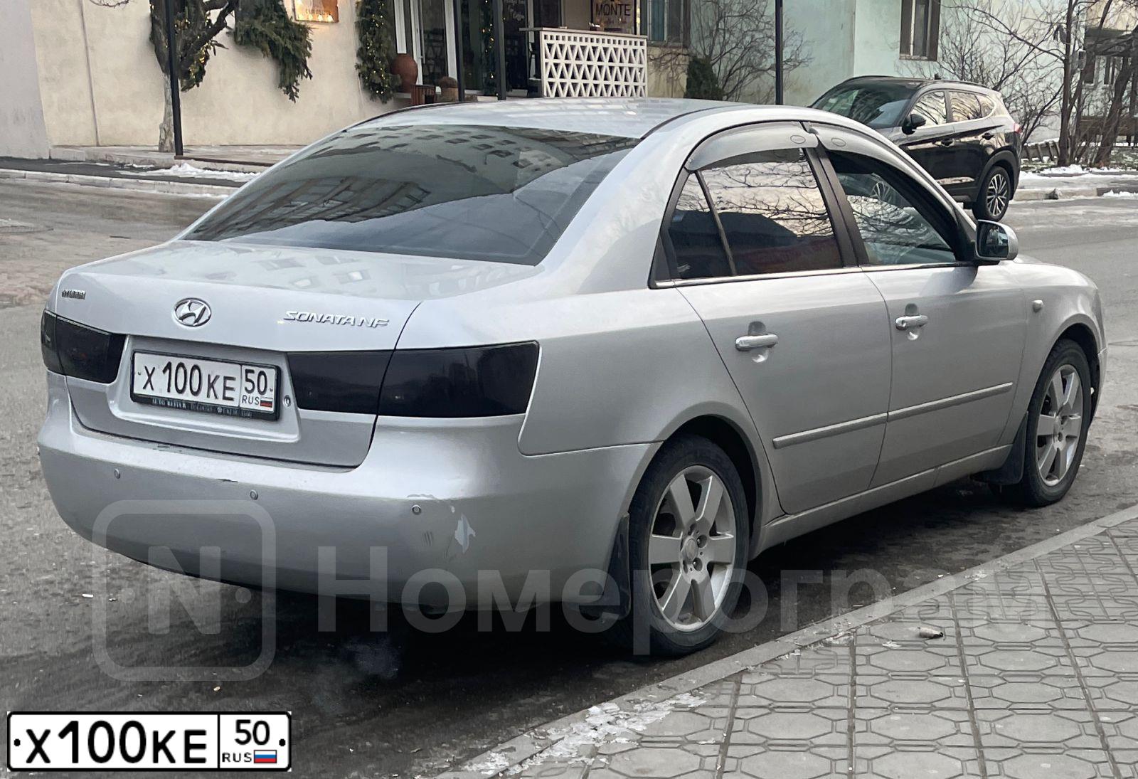 Фото автомобиля HYUNDAI SONATA, 2005 — госномер Х100КЕ50. Цвет: СЕРЫЙ СВЕТЛЫЙ