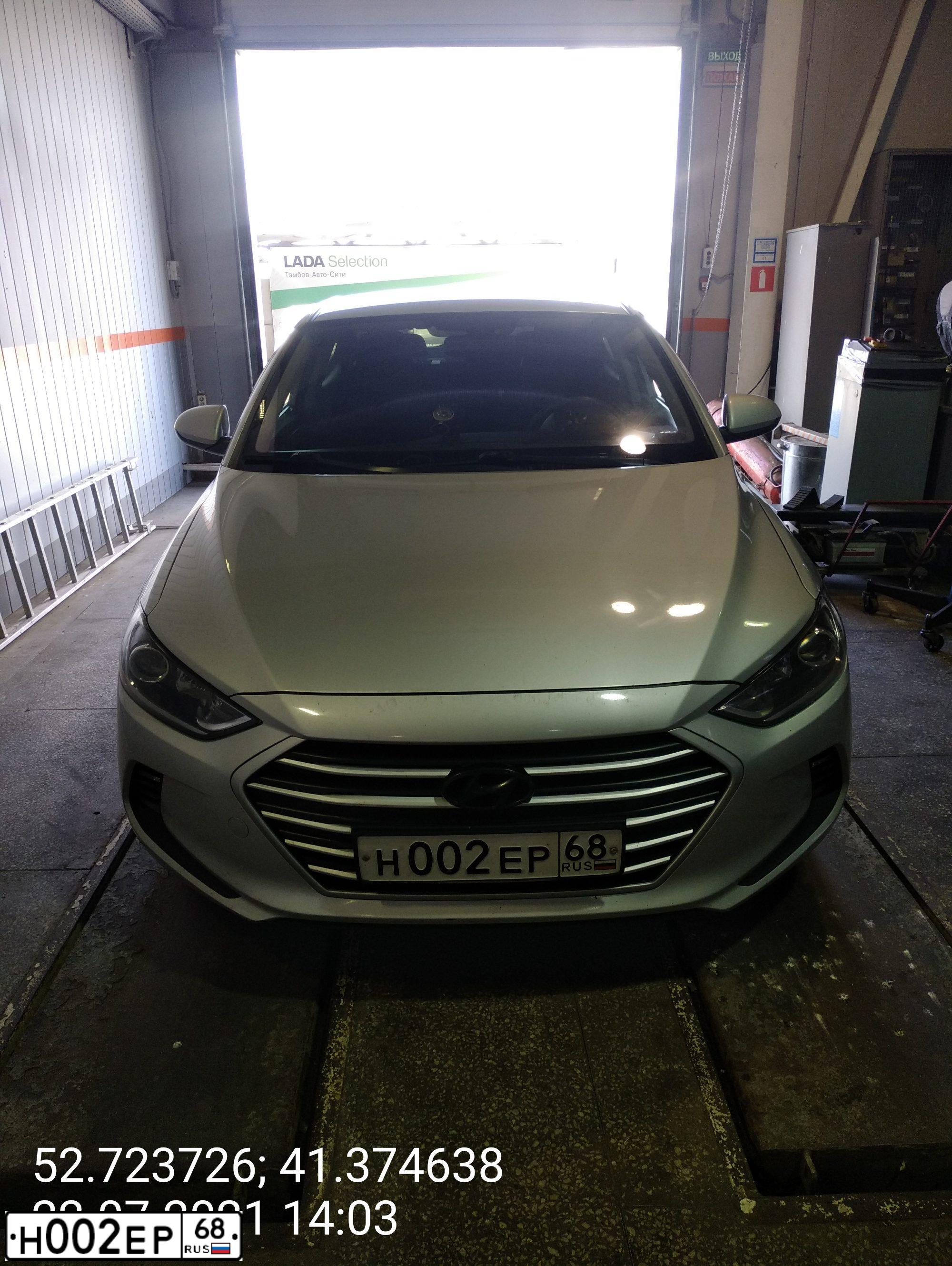 Фото автомобиля HYUNDAI ELANTRA, 2016 — госномер Е304МР761. Цвет: Серебристый