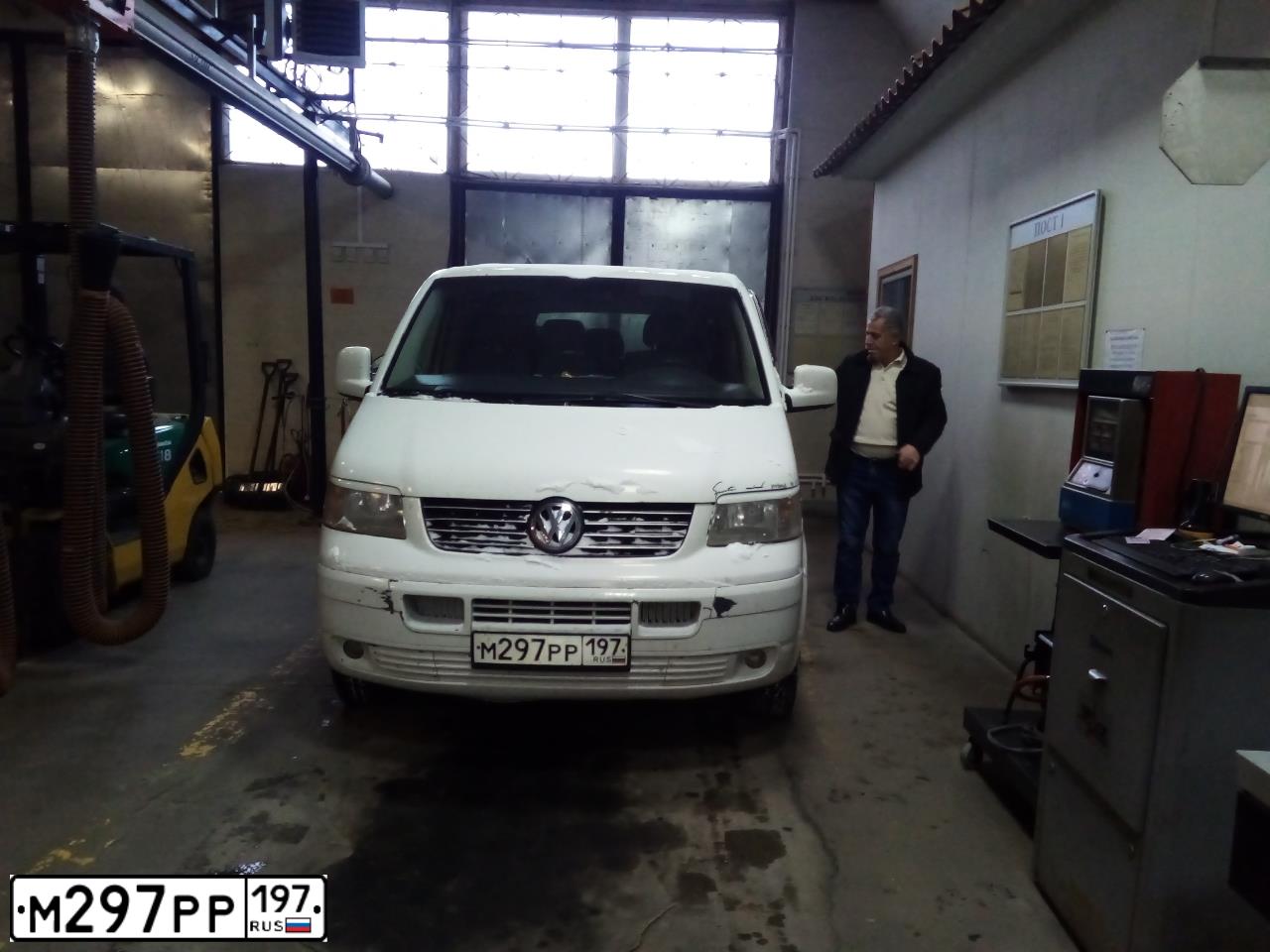 Фото автомобиля VOLKSWAGEN CARAVELLE, 2007 — госномер М297РР197. Цвет: Белый