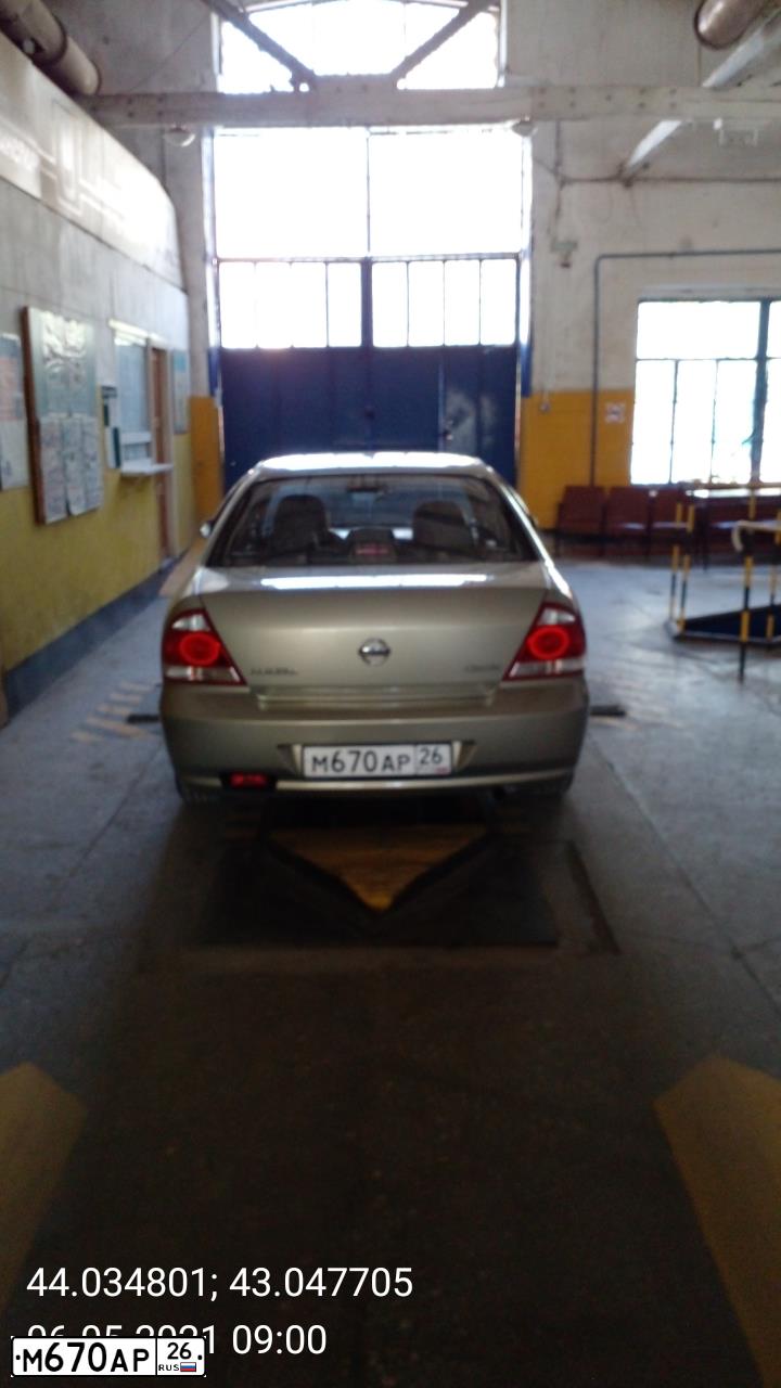 Фото автомобиля NISSAN ALMERA, 2007 — госномер М670АР26. Цвет: БЕЖЕВЫЙ