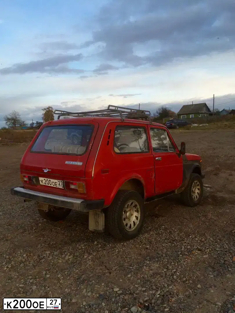 Фото автомобиля LADA 2121 NIVA, 1985 — госномер К200ОЕ27. Цвет: Красный