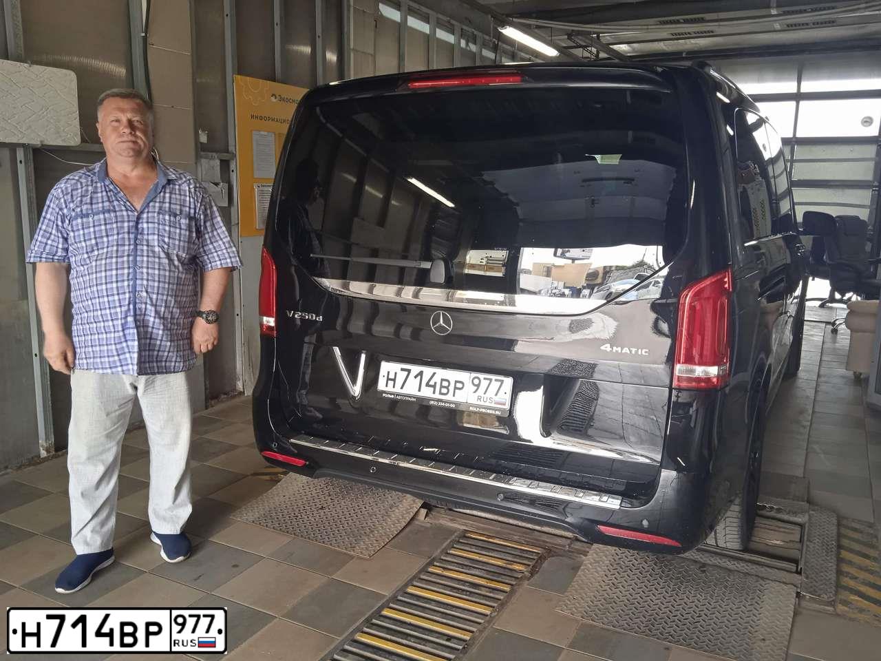 Фото автомобиля MERCEDES-BENZ V250D, 2018 — госномер М182ОО977. Цвет: ЧЕРНЫЙ