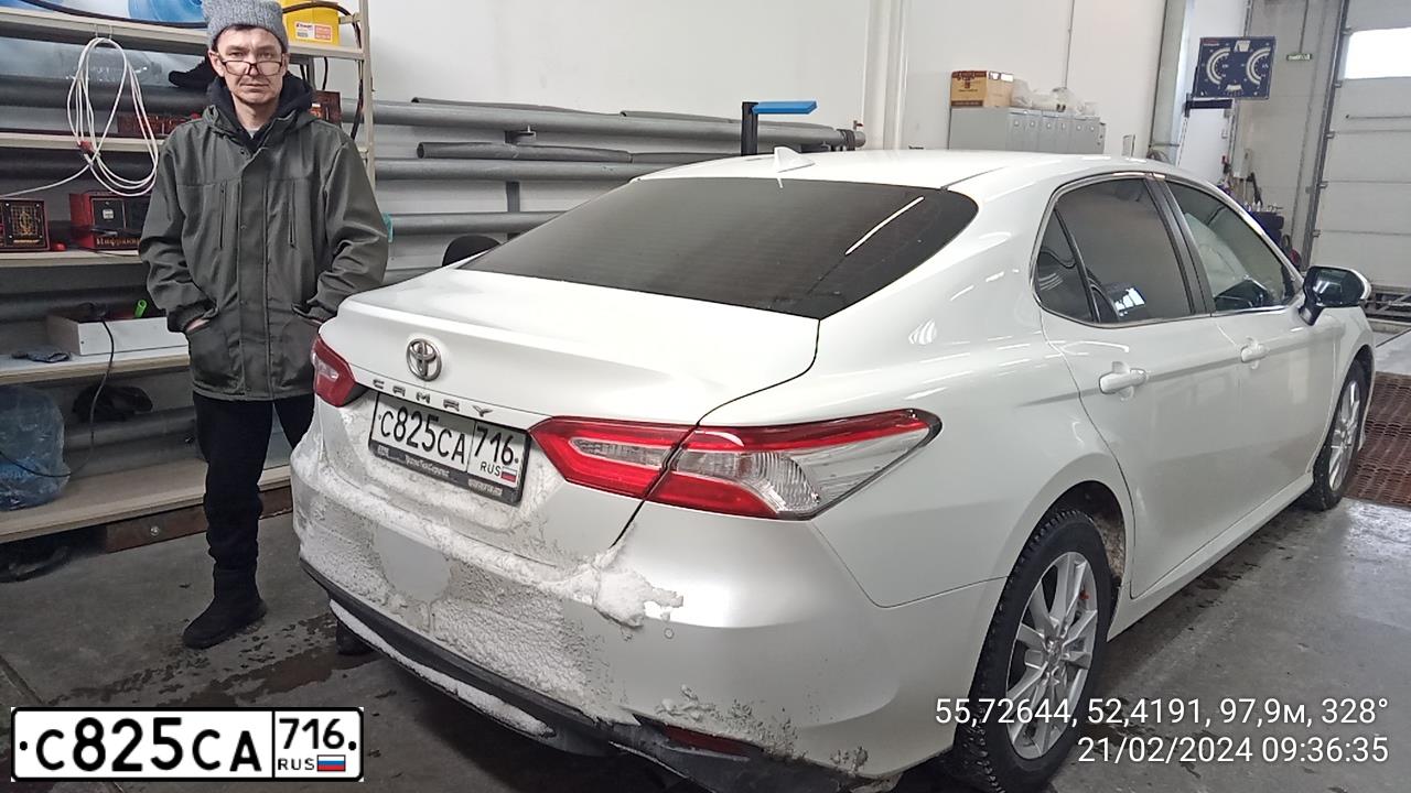 Фото автомобиля TOYOTA CAMRY, 2018 — госномер Р899КУ716. Цвет: БЕЛЫЙ ПЕРЛАМУТР