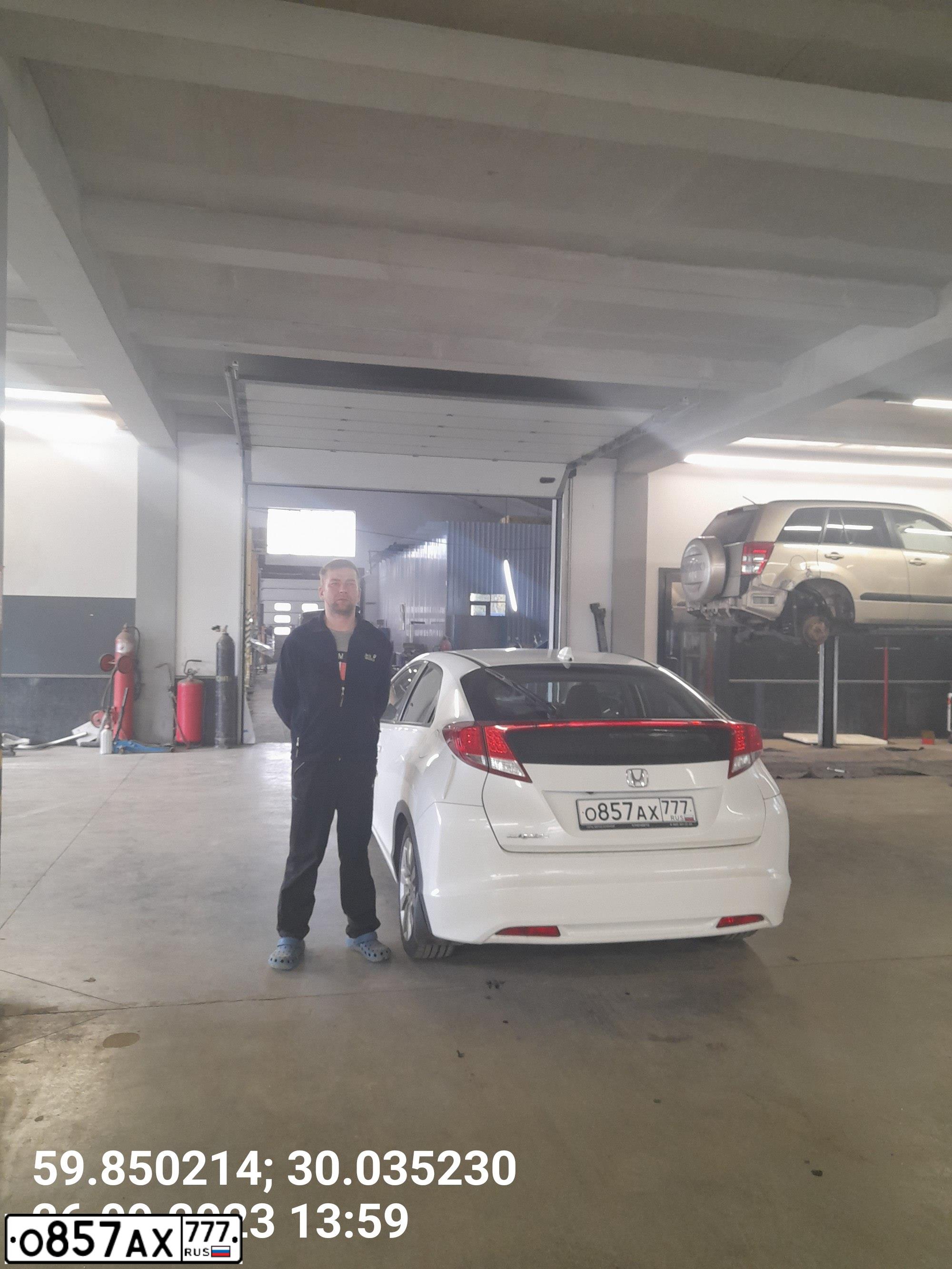 Фото автомобиля HONDA CIVIC, 2013 — госномер С414ЕТ198. Цвет: БЕЛЫЙ