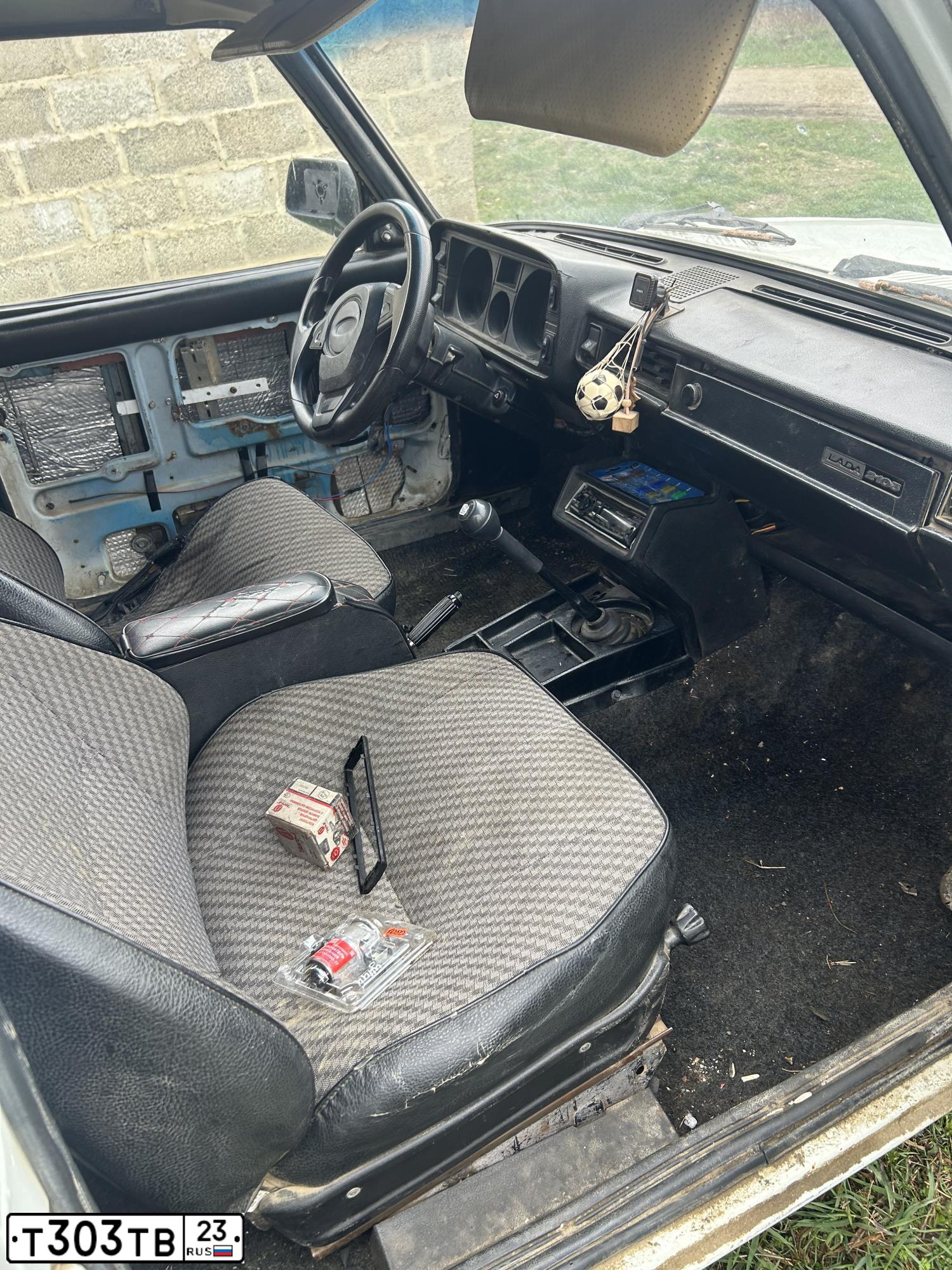 Фото автомобиля LADA 2105, 1984 — госномер Т303ТВ23. Цвет: Белый
