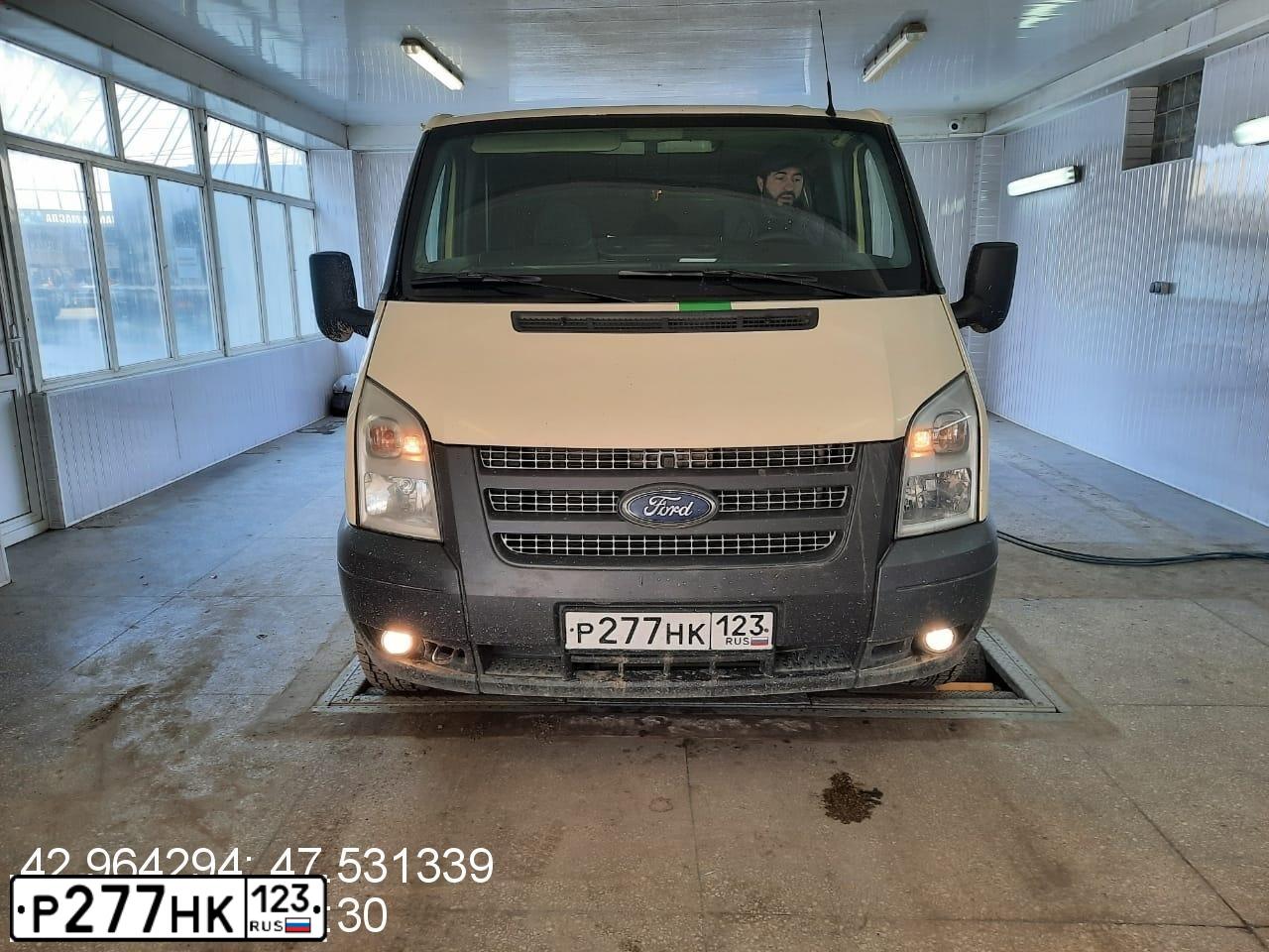 Фото автомобиля FORD TRANSIT, 2013 — госномер Х003СЕ150. Цвет: СЕРЫЙ