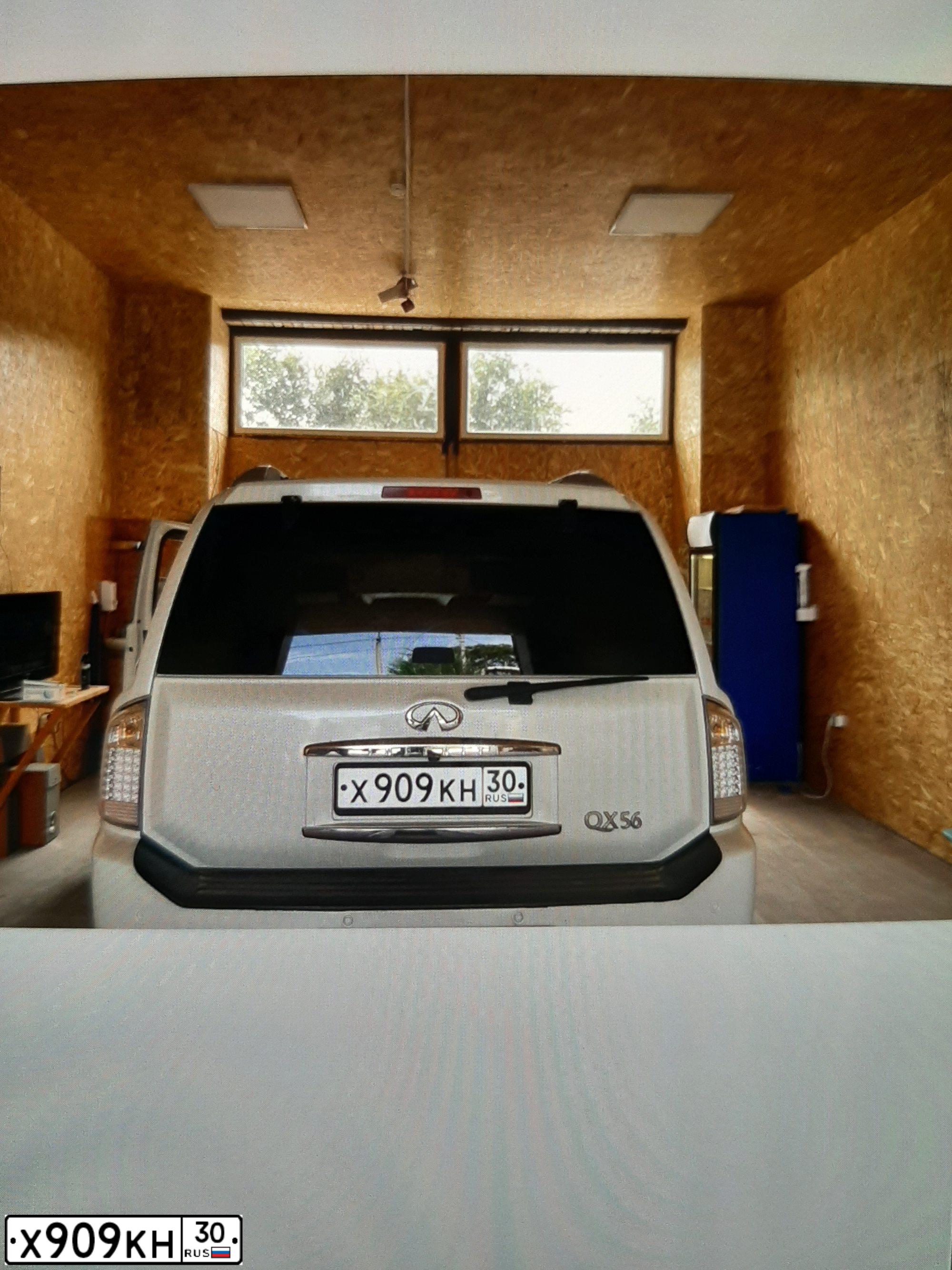 Фото автомобиля INFINITI QX80 /QX56/, 2008 — госномер Х909КН30. Цвет: Белый