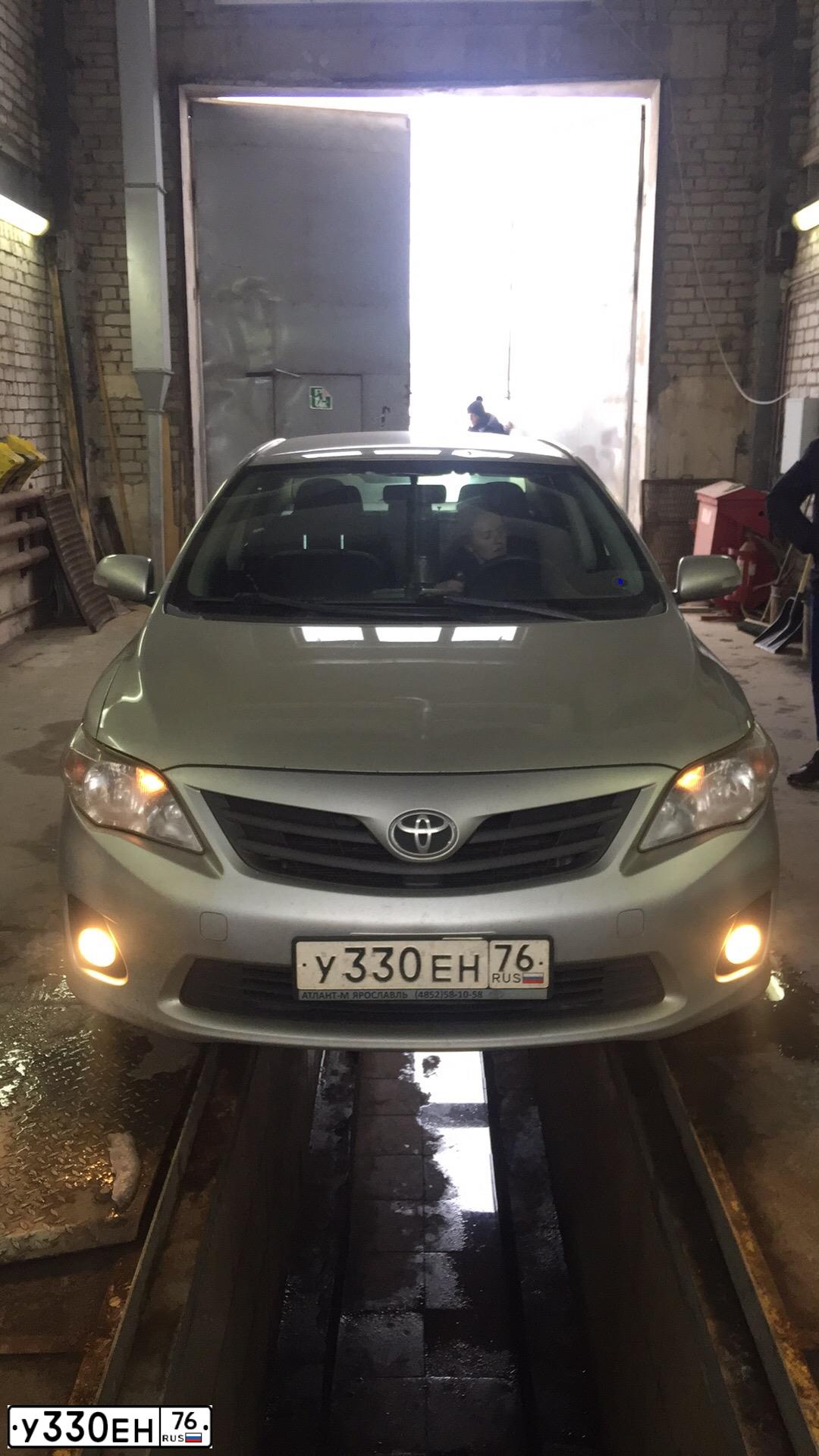Фото автомобиля TOYOTA COROLLA, 2012 — госномер О169ТР69. Цвет: СЕРЕБРИСТЫЙ
