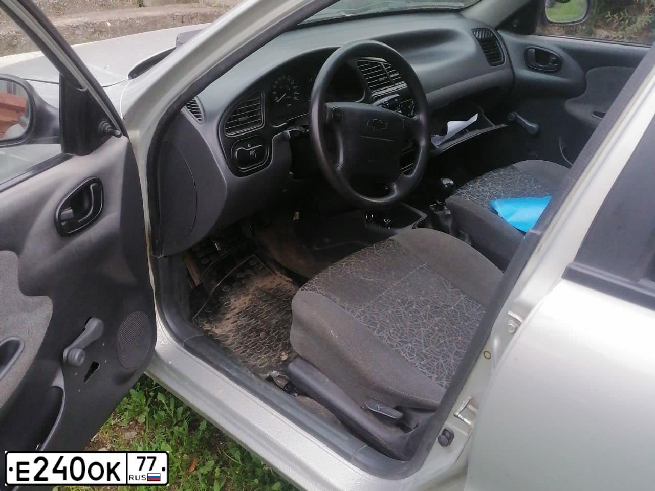 Фото автомобиля VOLKSWAGEN GOLF, 1995 — госномер Е240ОК77. Цвет: ЗЕЛЕНЫЙ