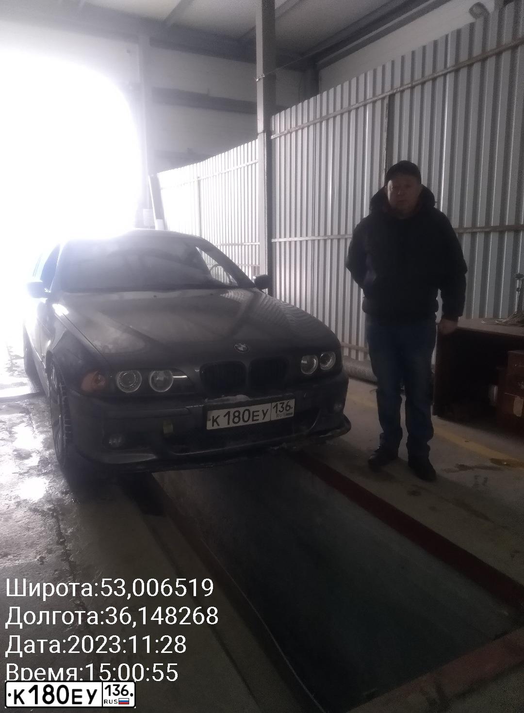 Фото автомобиля BMW SERIE 5, 1998 — госномер К180ЕУ136. Цвет: Серебристый