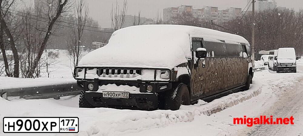 Фото автомобиля HUMMER H2, 2002 — госномер В881ТУ116. Цвет: Белый