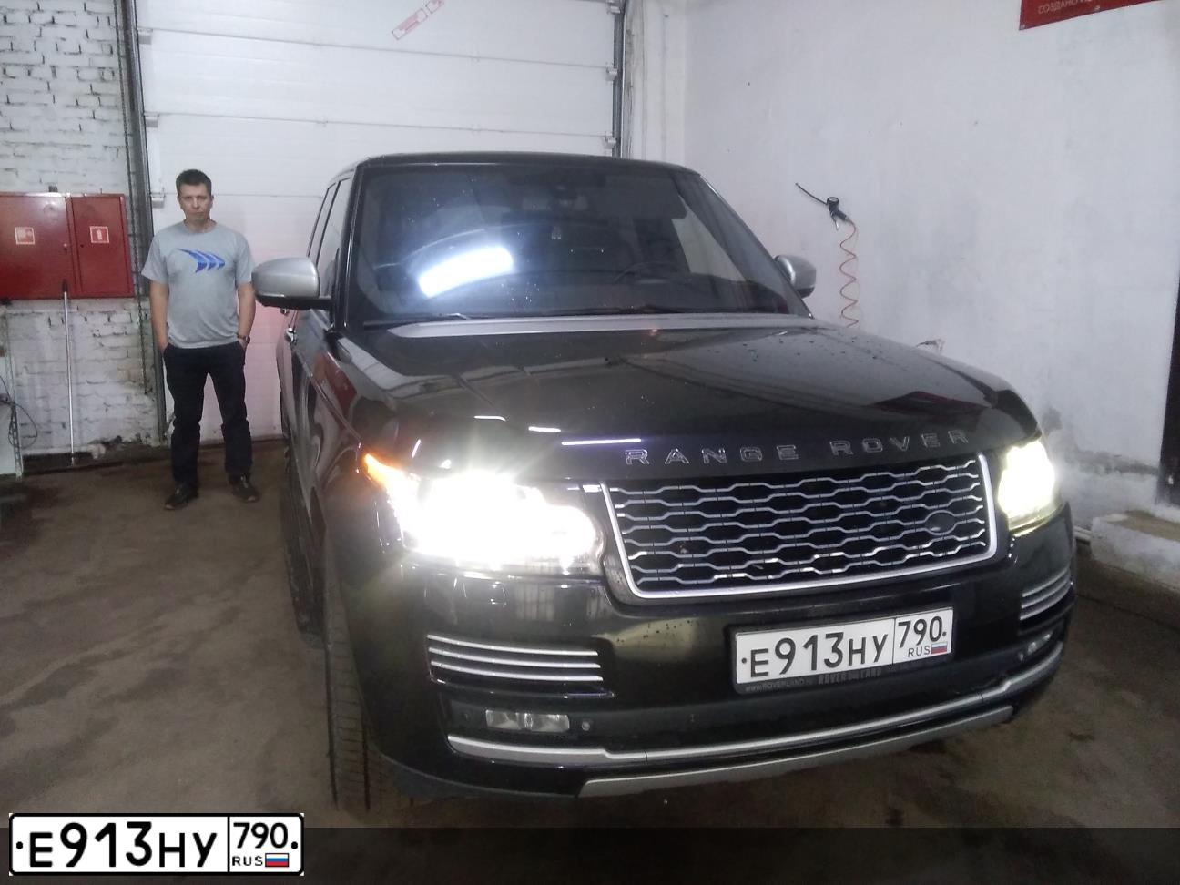 Фото автомобиля LANDROVER RANGE ROVER, 2014 — госномер О799МС799. Цвет: ЧЕРНЫЙ