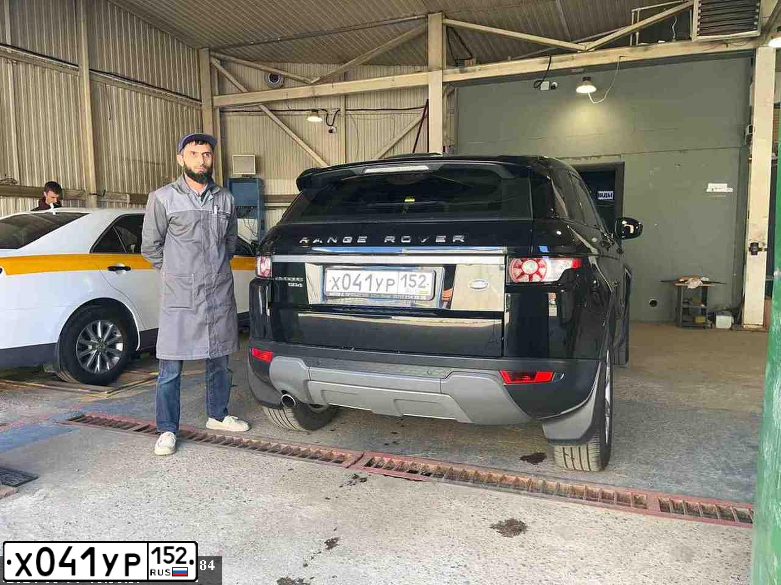 Фото автомобиля LAND ROVER РЕНДЖ РОВЕР ЭВОК, 2015 — госномер О086ОМ62. Цвет: ЧЕРНЫЙ