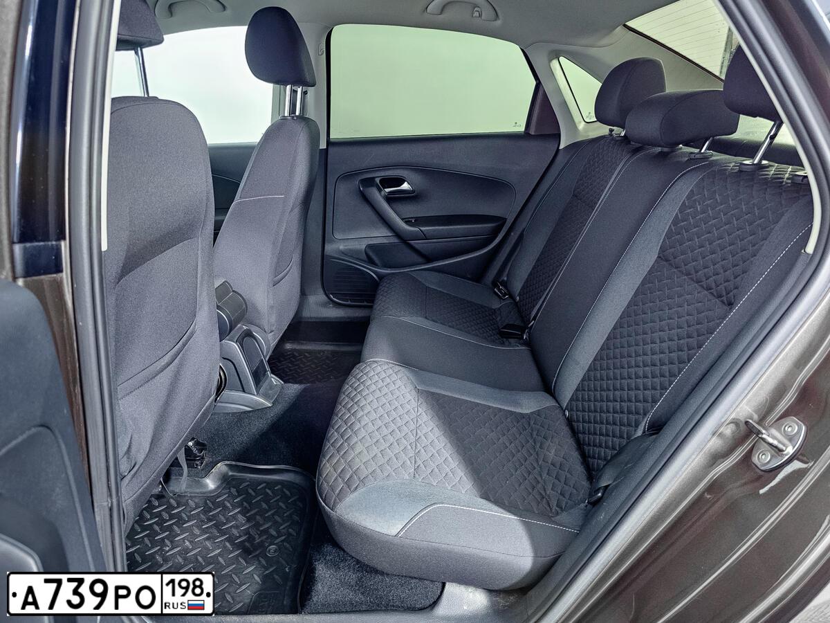 Фото автомобиля VOLKSWAGEN POLO, 2018 — госномер Х178НН136. Цвет: Коричневый