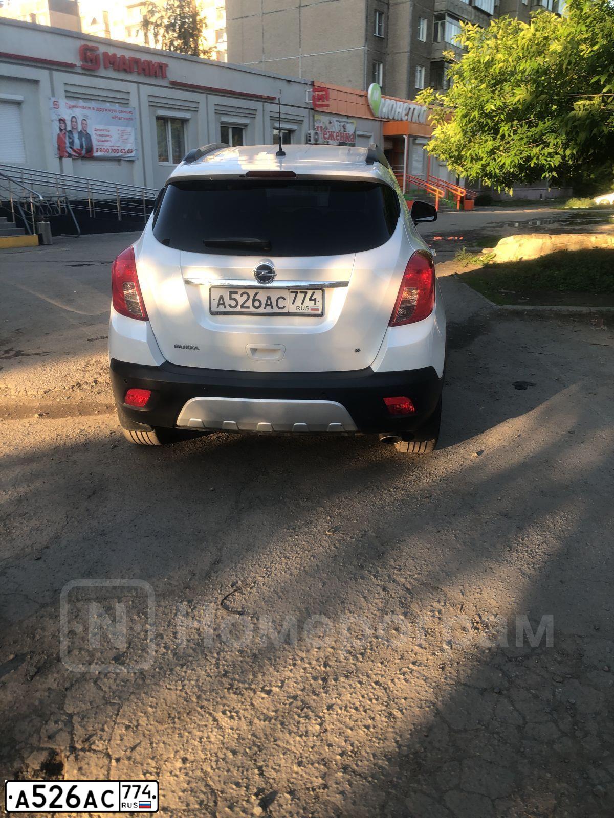 Фото автомобиля OPEL MOKKA, 2014 — госномер А526АС774. Цвет: Белый